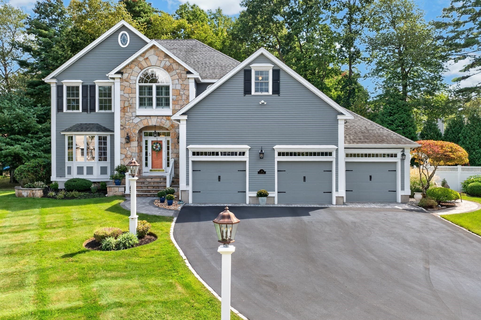 21 Somerset Dr, Andover MA 01810