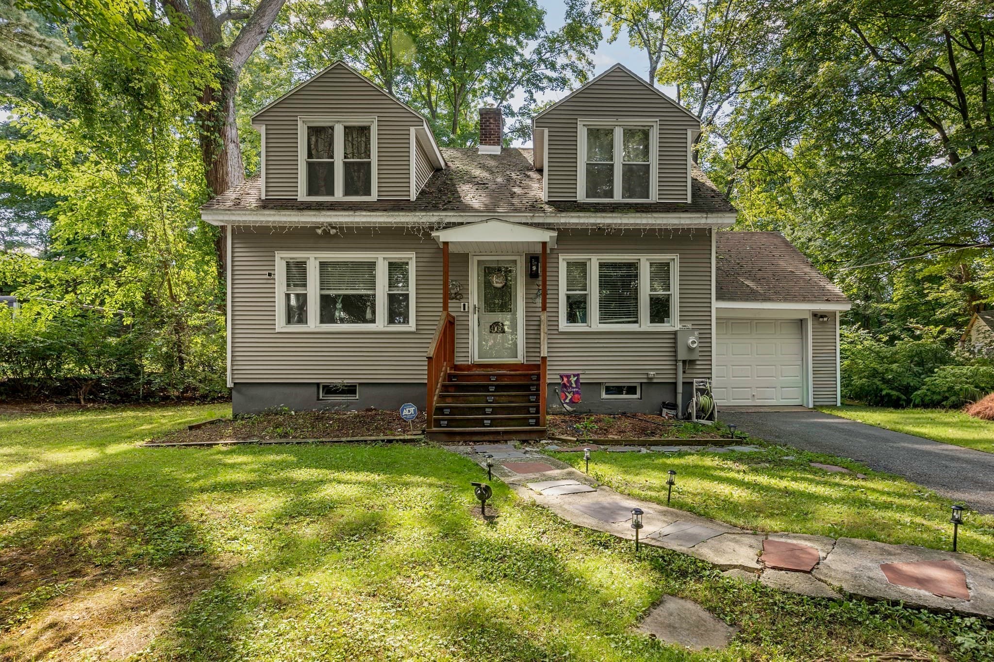 Single Family Residence at 1100 Roosevelt Ave, Springfield MA 01109, Springfield, photo 2 of 28