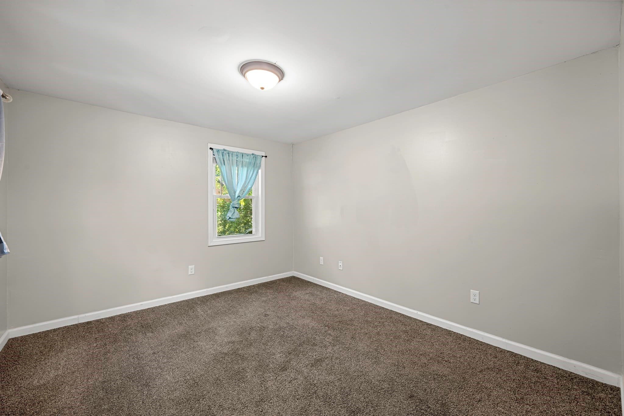 Single Family Residence at 1100 Roosevelt Ave, Springfield MA 01109, Springfield, photo 6 of 28