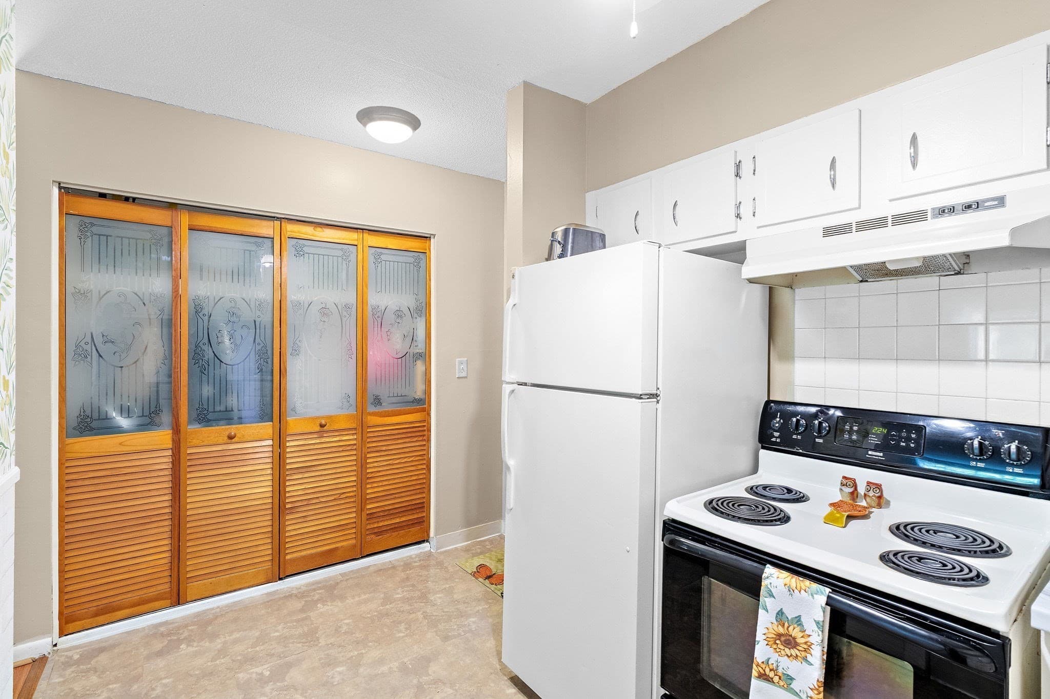 Condominium at 49 Windsor Dr # 301, Holliston MA 01746, photo 9 of 21
