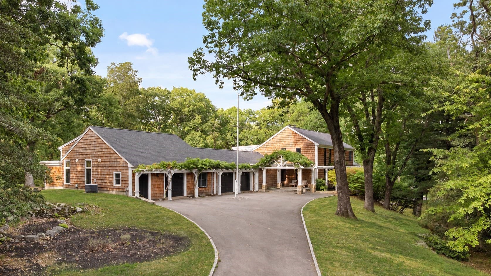 8&10 Evergreen Ln, Hingham MA 02043