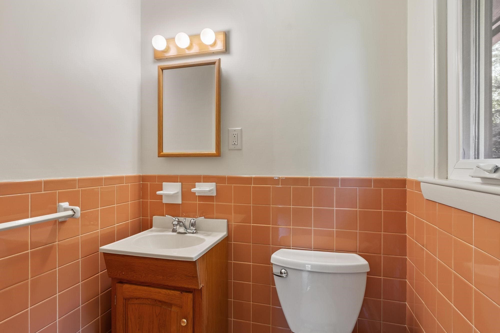 Single Family Residence at 136 Ridge Rd, Marlborough MA 01752, Marlborough, photo 15 of 31