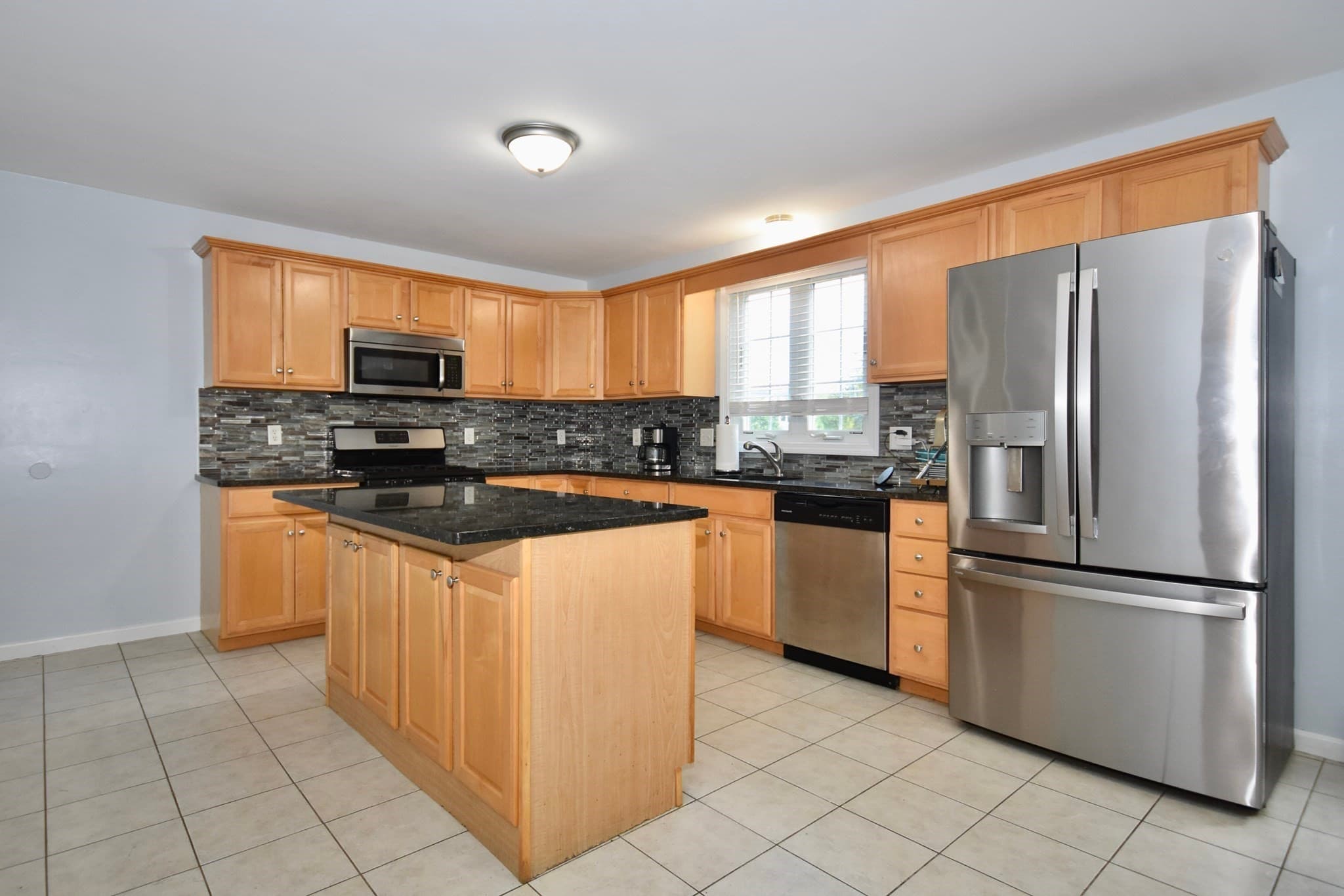 Condominium at 581 Plymouth St # 581, Middleboro MA 02346, Middleboro, photo 8 of 23