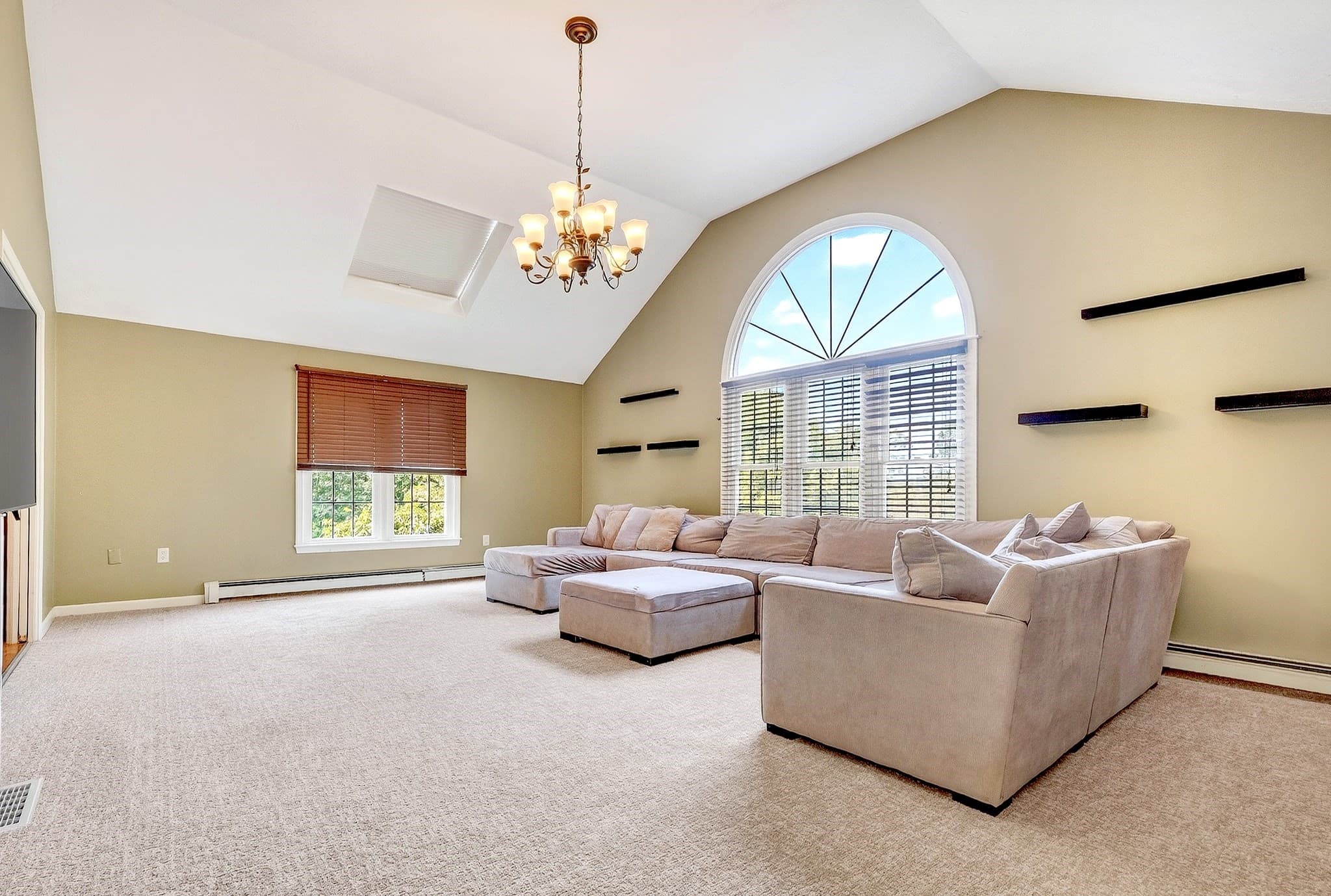 Single Family Residence at 27 Field Pond Rd, Milford MA 01757, photo 4 of 42