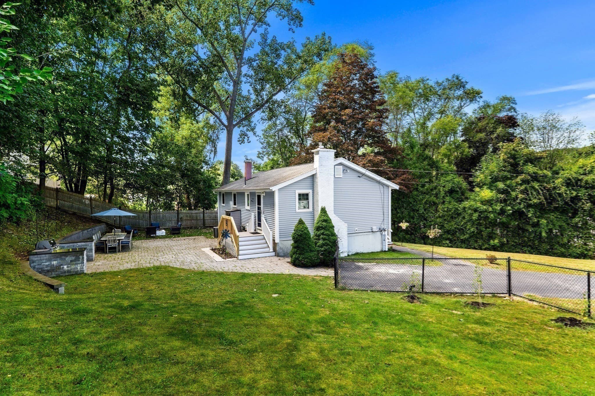 Single Family Residence at 15 Sharyn Circle, Lowell MA 01852, Lowell, photo 2 of 17