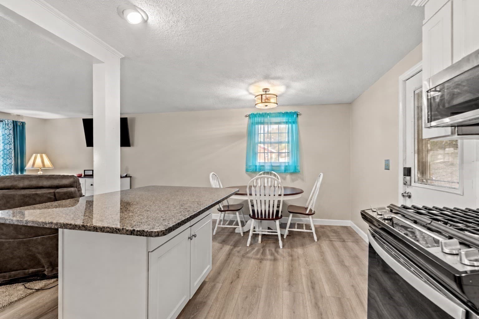 Single Family Residence at 15 Sharyn Circle, Lowell MA 01852, Lowell, photo 6 of 17
