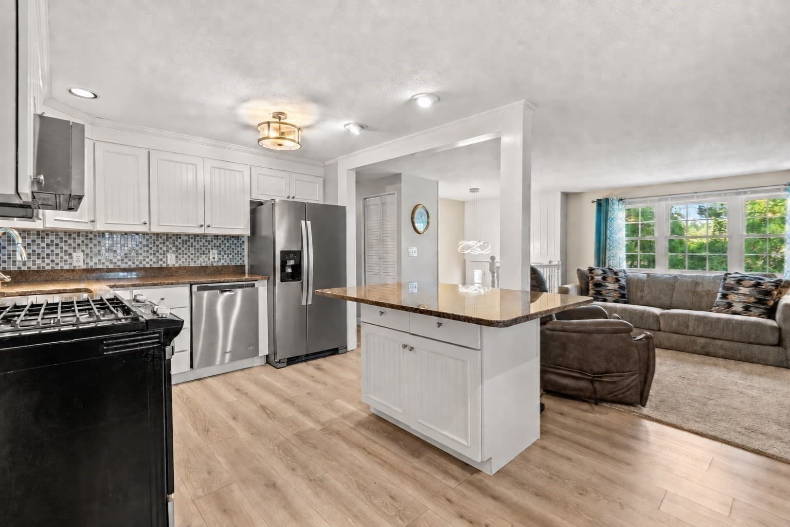 Single Family Residence at 15 Sharyn Circle, Lowell MA 01852, Lowell, photo 4 of 17