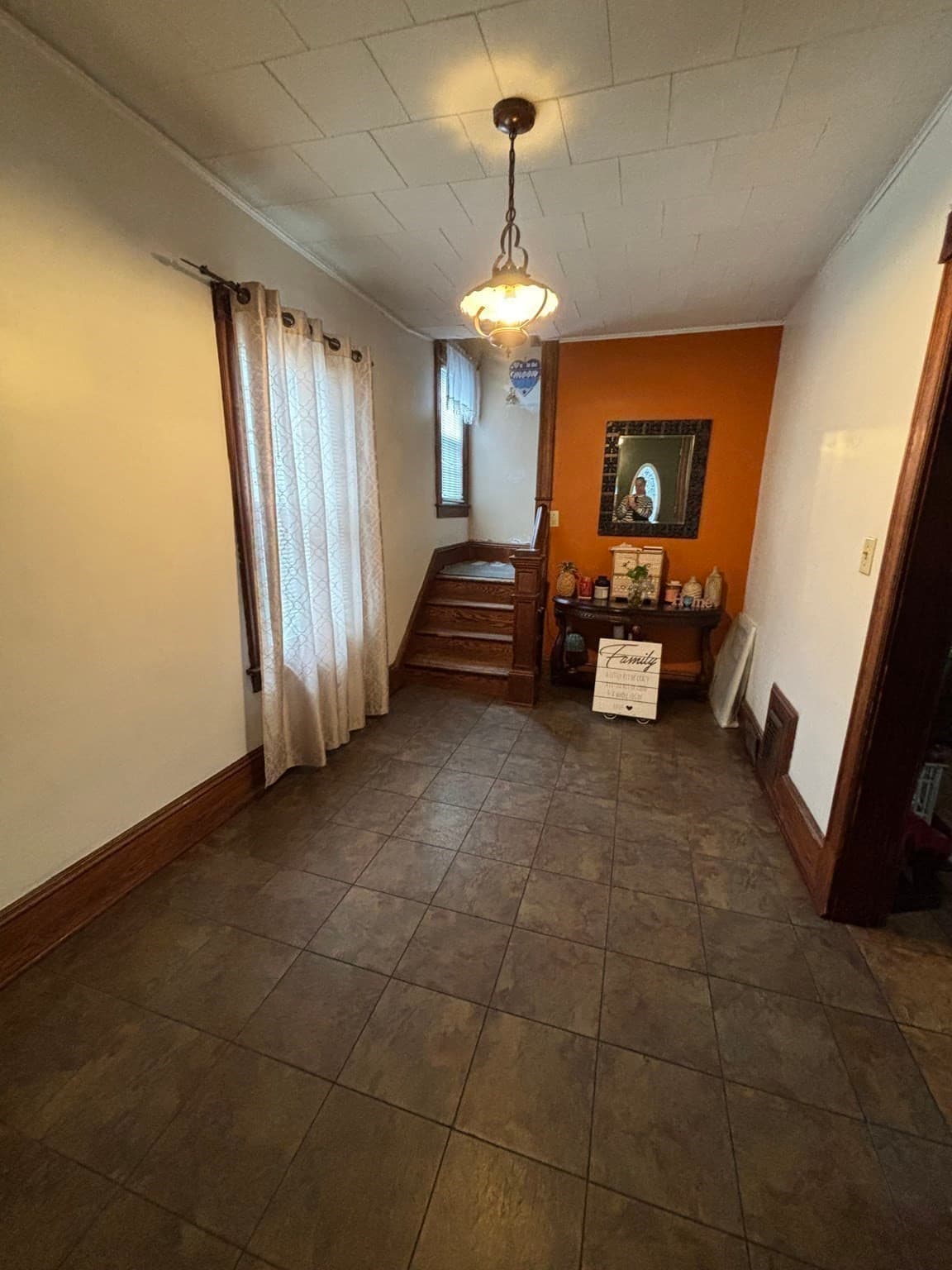 Single Family Residence at 27 Border St, Springfield MA 01104, photo 6 of 26