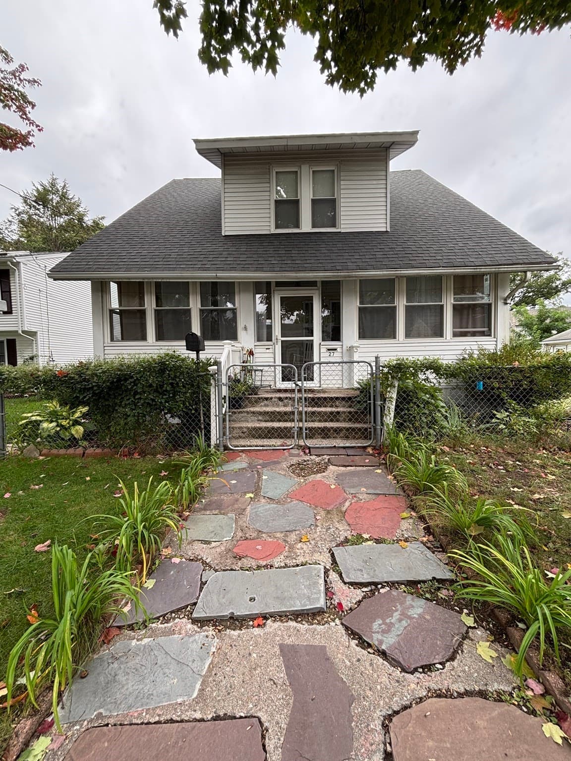 Single Family Residence at 27 Border St, Springfield MA 01104, photo 3 of 26