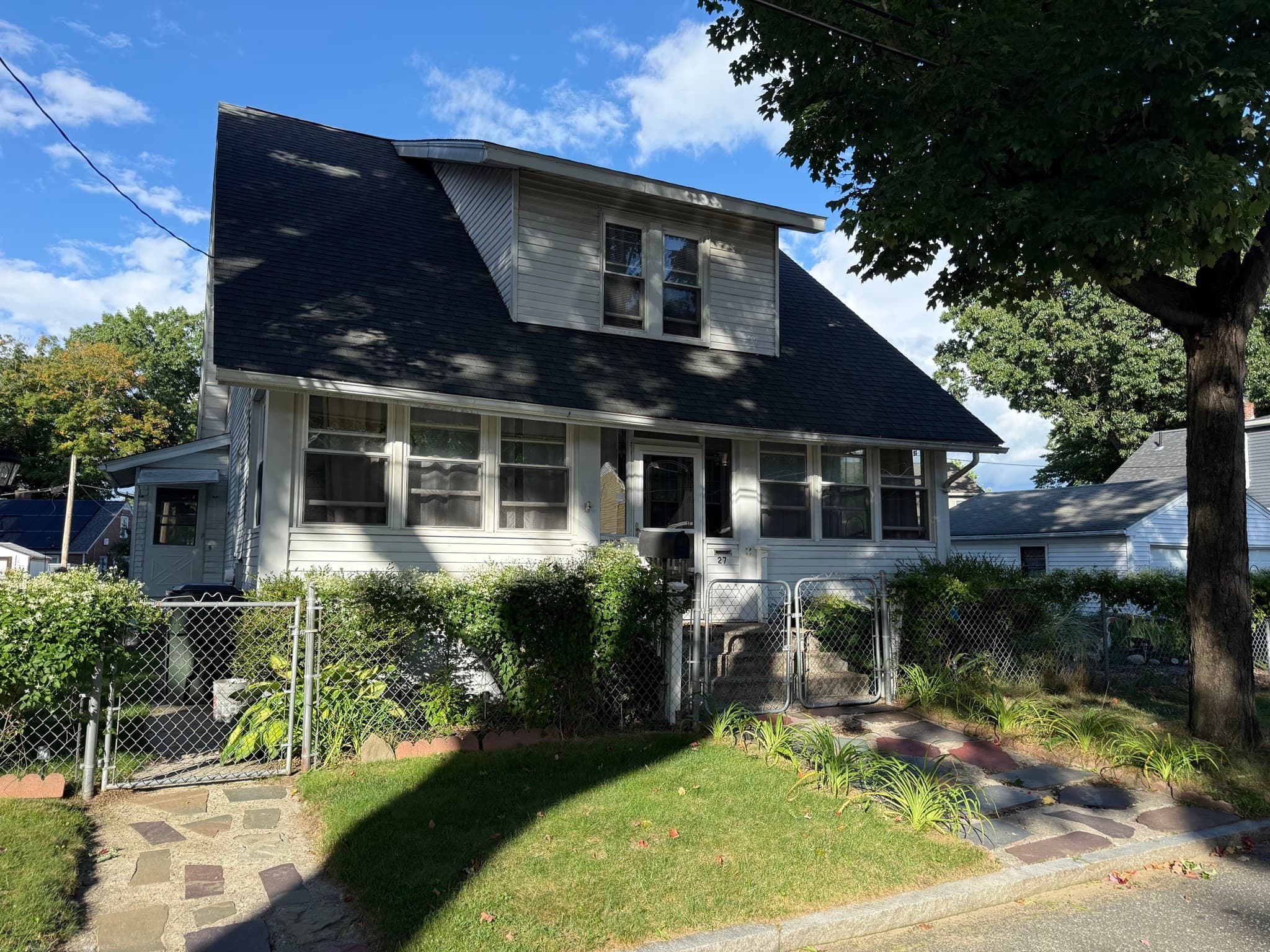 27 Border St, Springfield MA 01104