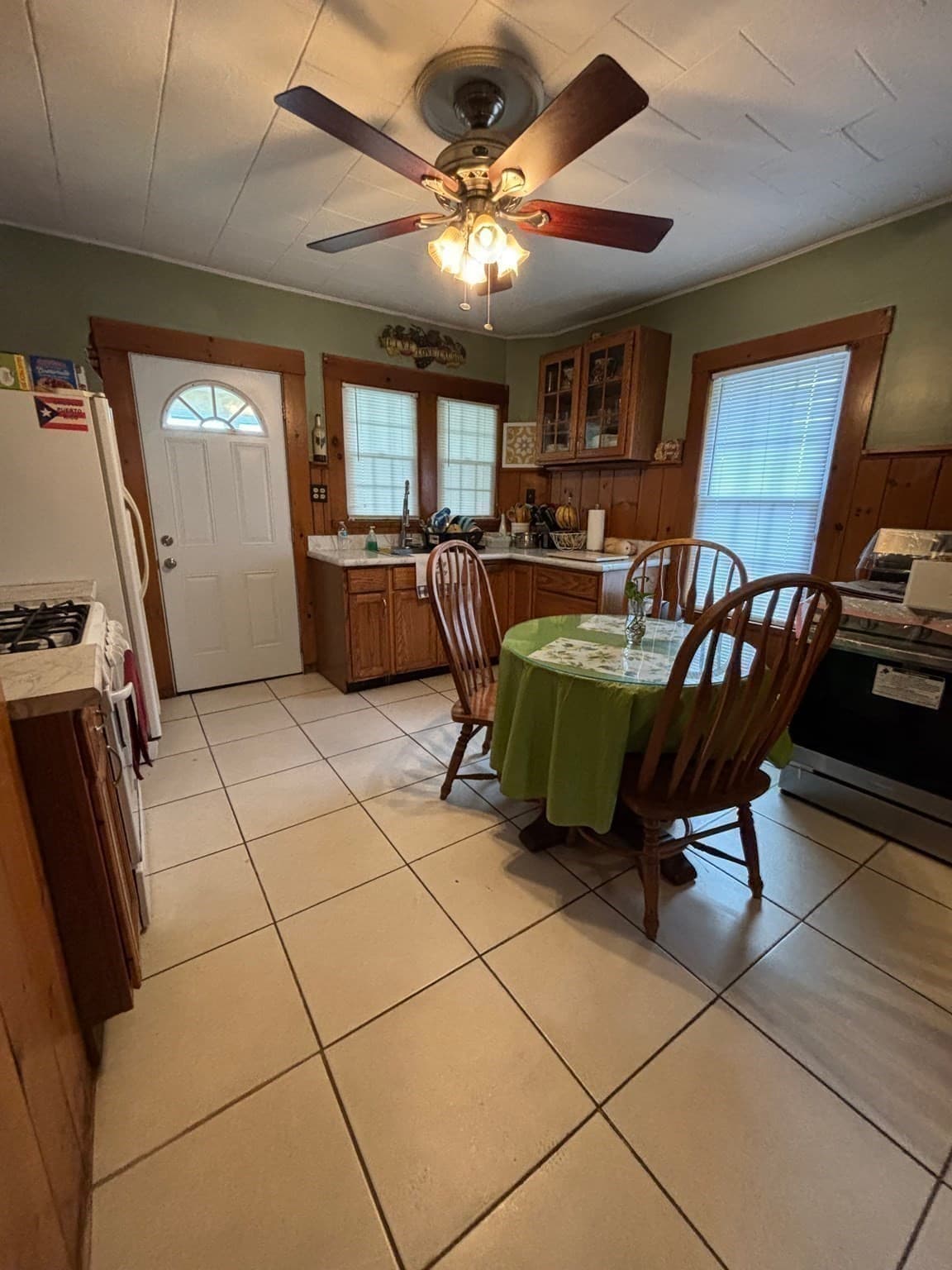 Single Family Residence at 27 Border St, Springfield MA 01104, photo 14 of 26