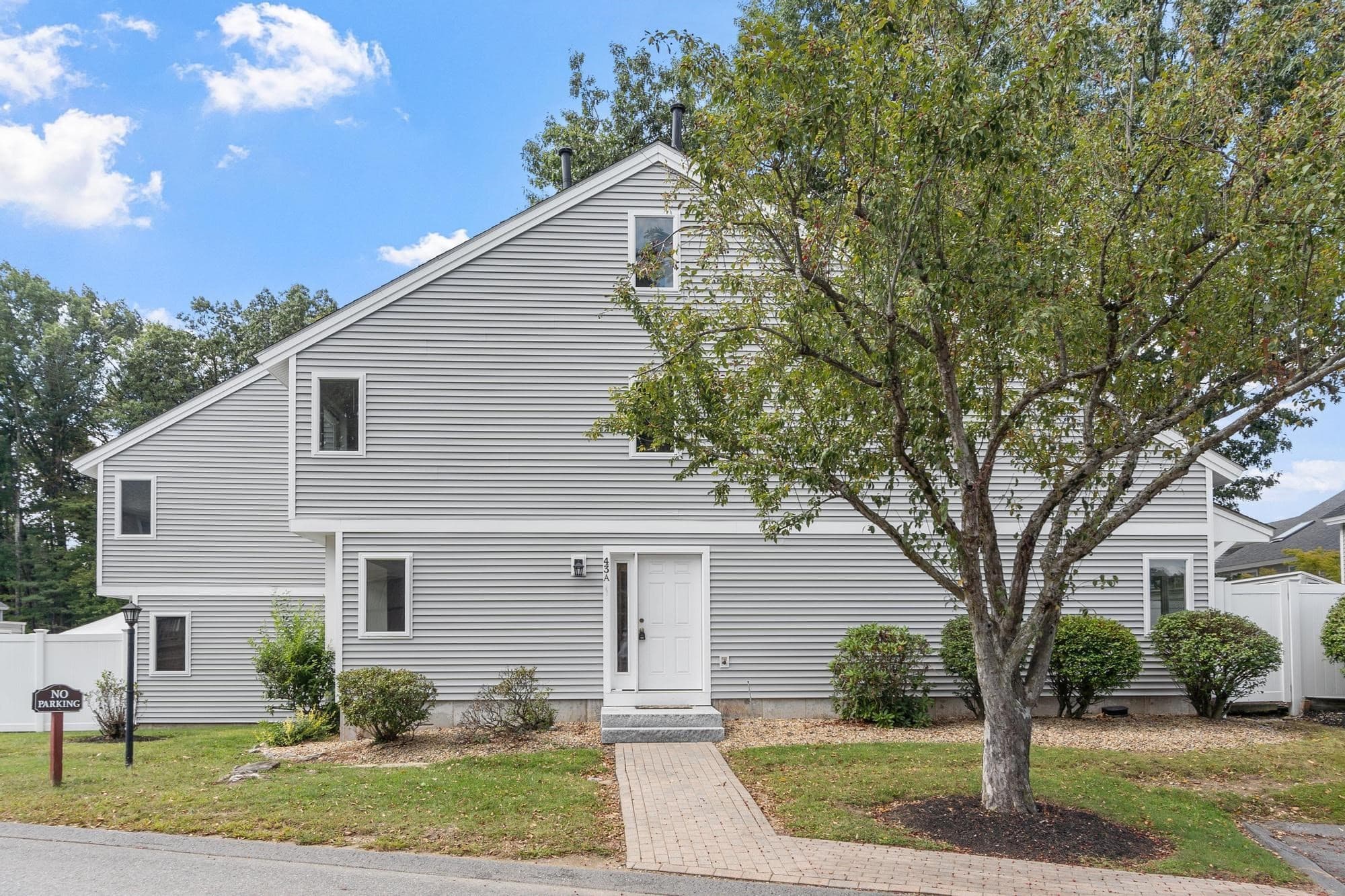 43 Meadow Pond Dr # A, Leominster MA 01453