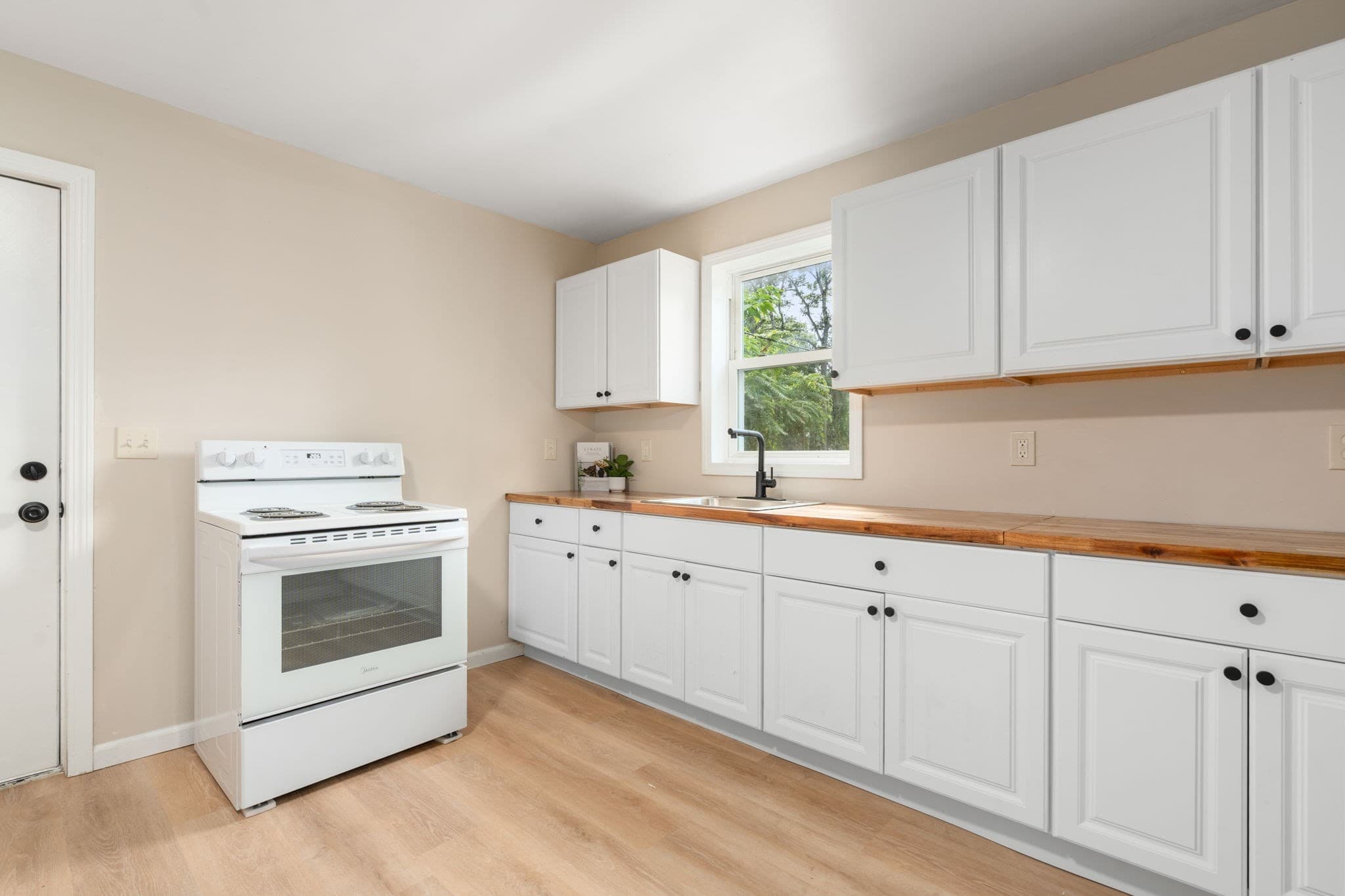 2 Family - 2 Units Side by Side at 28 Dawes St, Springfield MA 01109, Springfield, photo 8 of 42