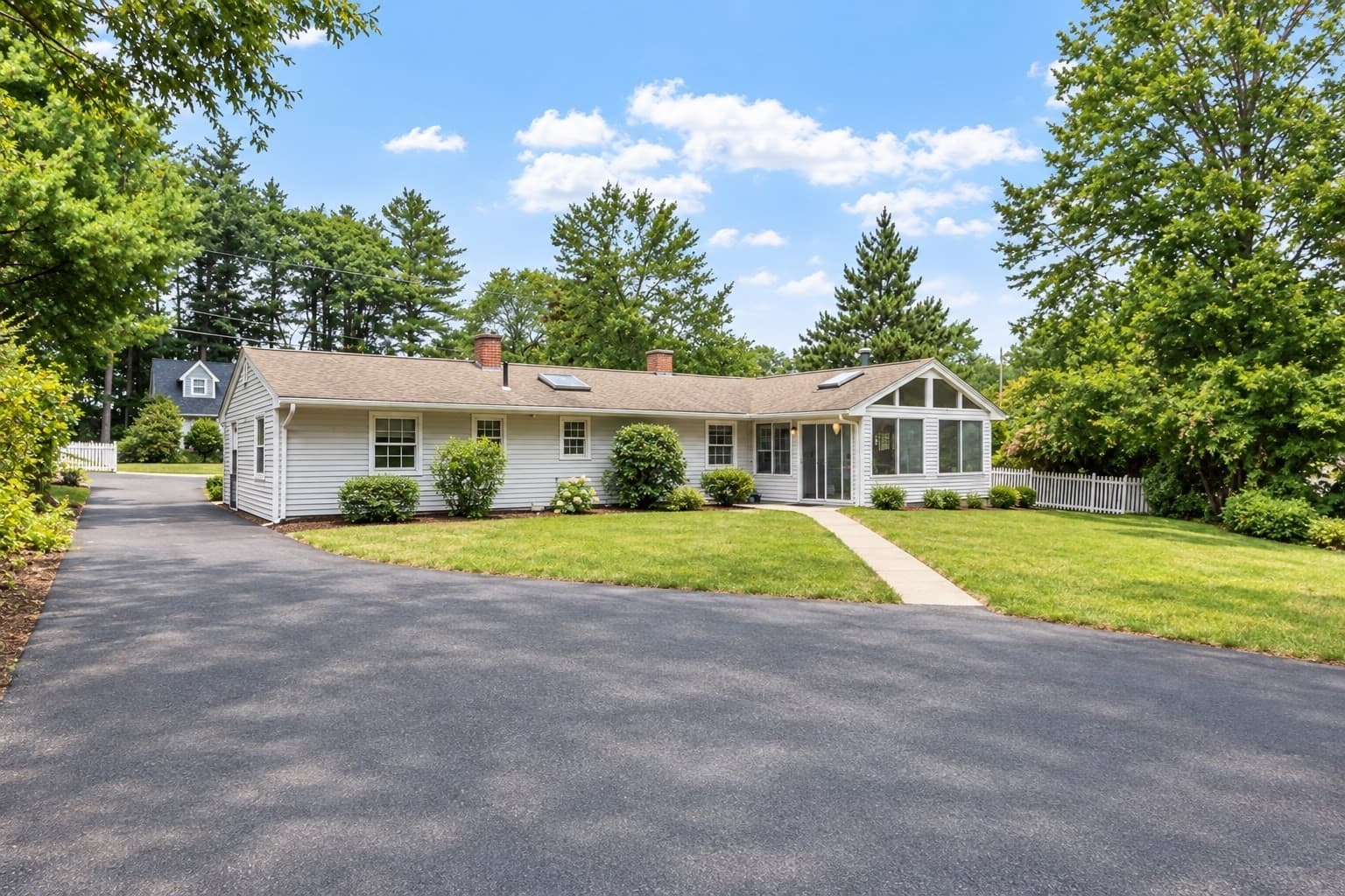 4 Algonquin Rd, Chelmsford MA 01824