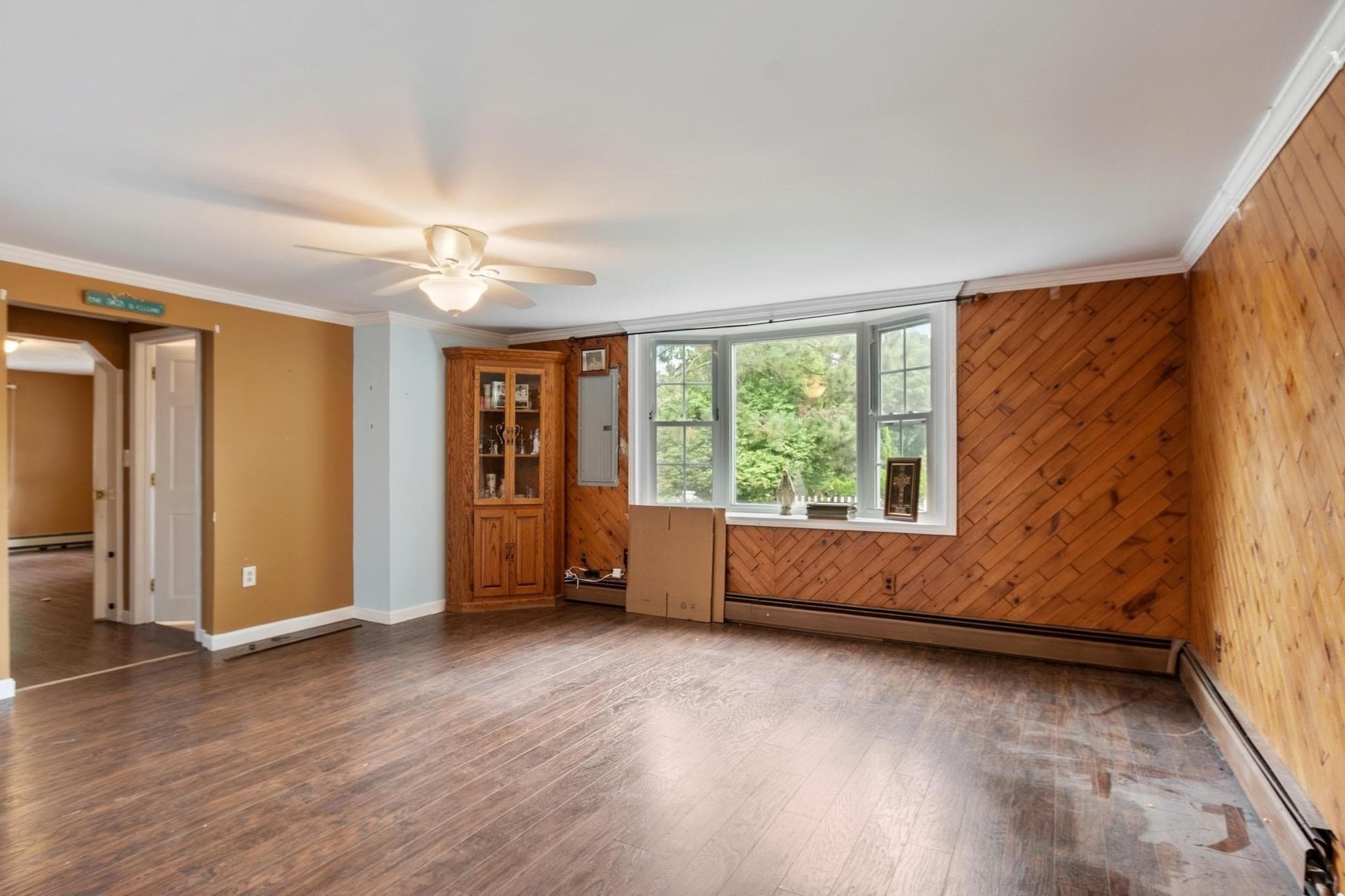 Single Family Residence at 4 Algonquin Rd, Chelmsford MA 01824, photo 10 of 31