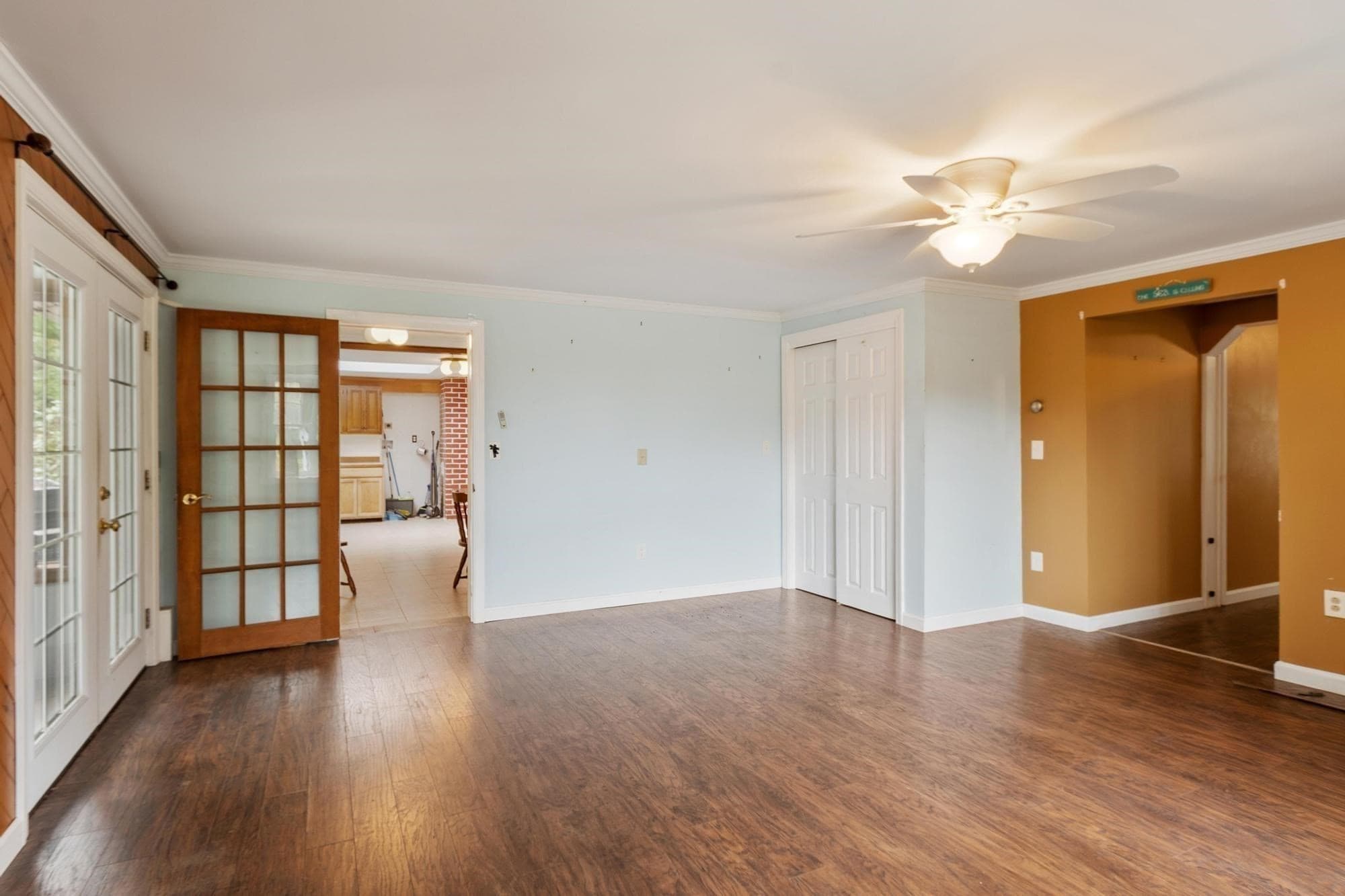 Single Family Residence at 4 Algonquin Rd, Chelmsford MA 01824, photo 11 of 31