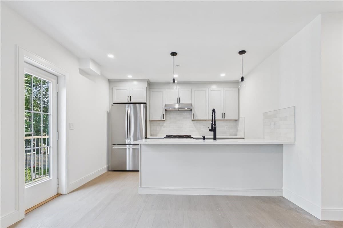 Condominium at 305 Chestnut Ave # 3, Boston MA 02130, photo 13 of 33