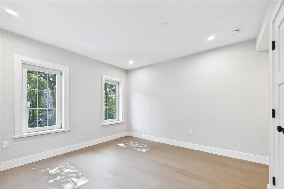 Condominium at 305 Chestnut Ave # 3, Boston MA 02130, photo 14 of 33