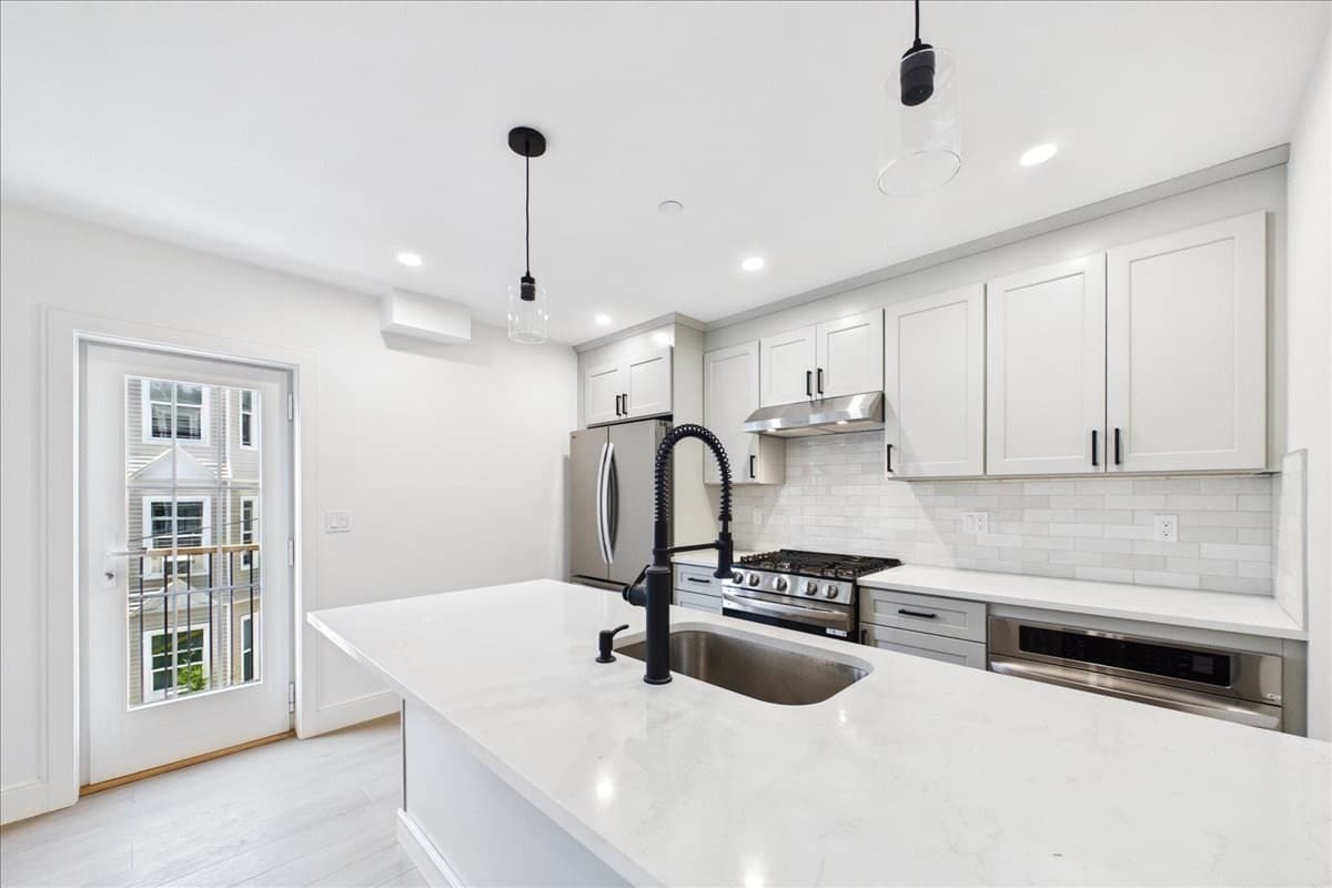 Condominium at 305 Chestnut Ave # 3, Boston MA 02130, photo 11 of 33