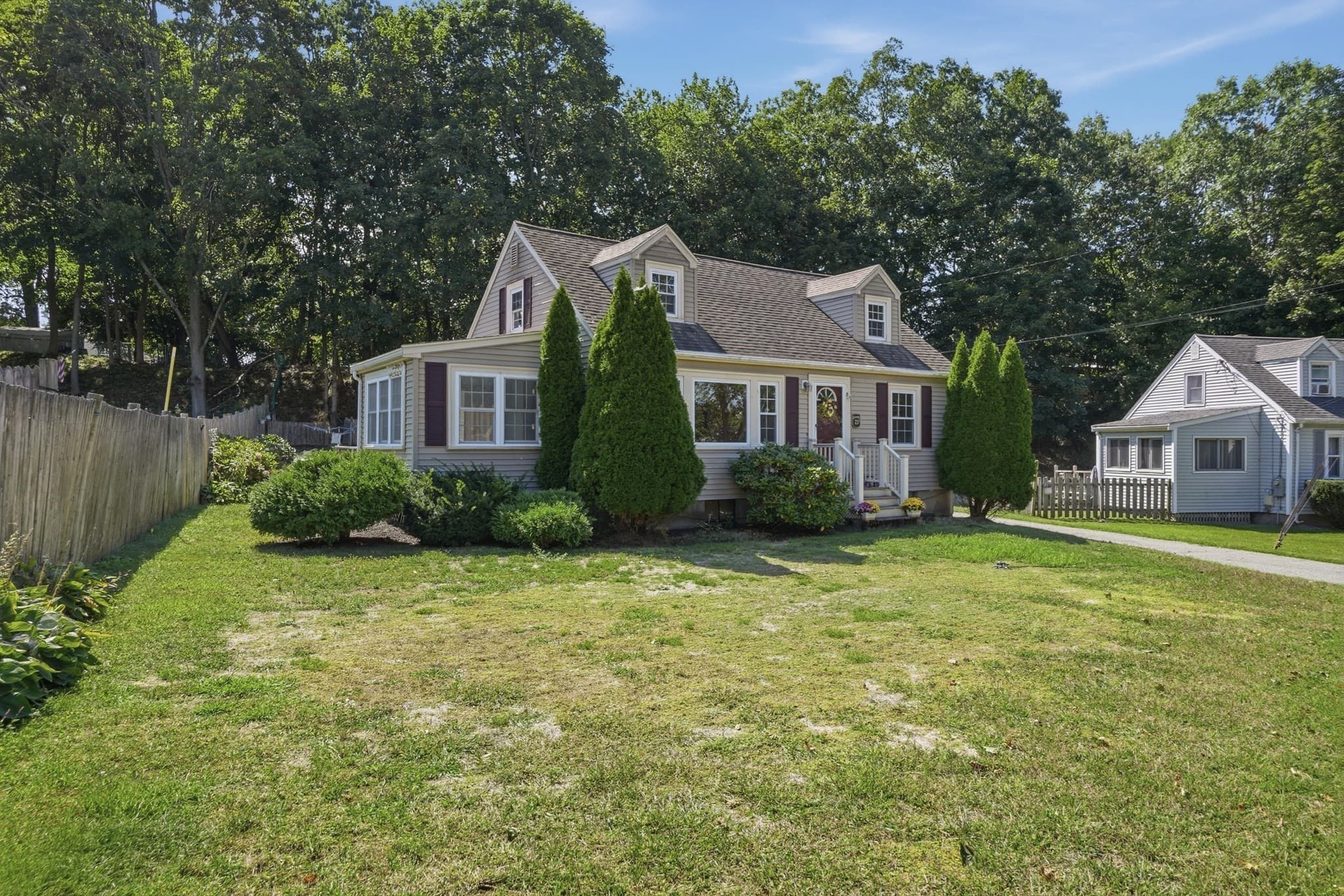 Single Family Residence at 23 Mayflower Road, Woburn MA 01801, Woburn, photo 2 of 42