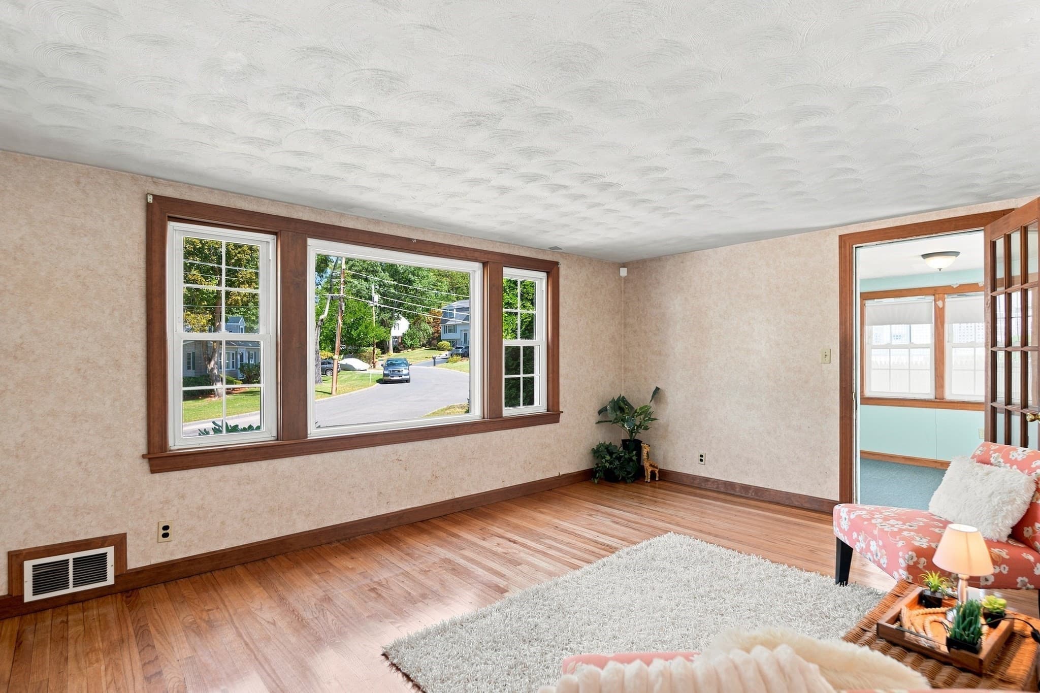 Single Family Residence at 23 Mayflower Road, Woburn MA 01801, Woburn, photo 6 of 42