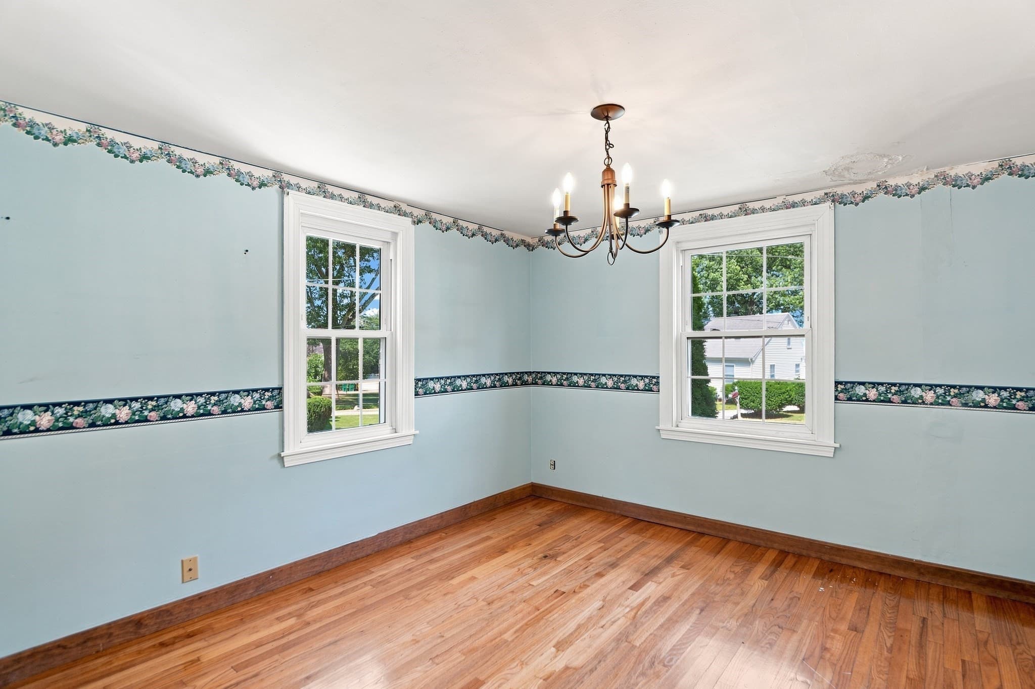 Single Family Residence at 23 Mayflower Road, Woburn MA 01801, Woburn, photo 13 of 42