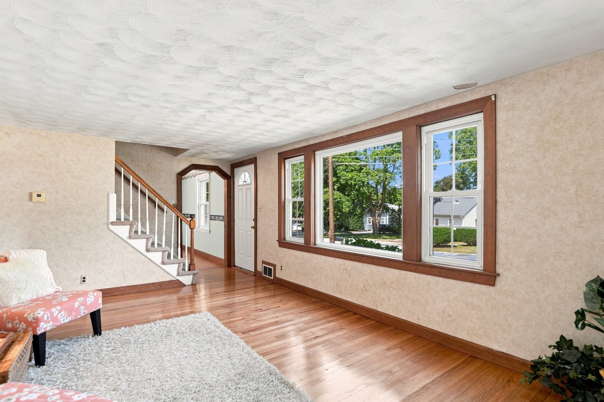 Single Family Residence at 23 Mayflower Road, Woburn MA 01801, Woburn, photo 5 of 42