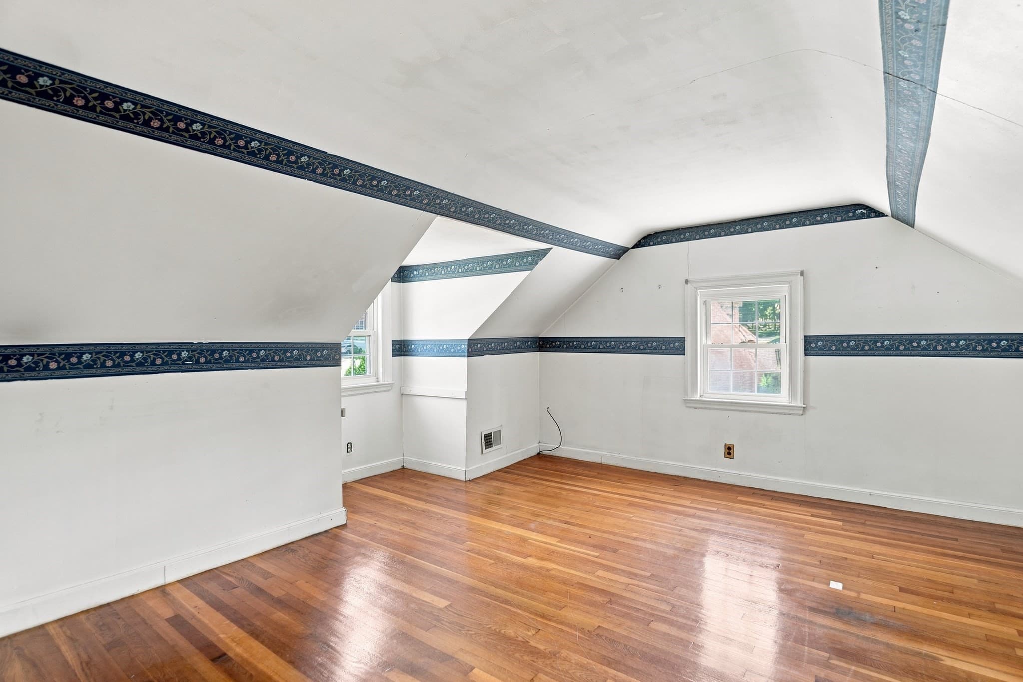Single Family Residence at 23 Mayflower Road, Woburn MA 01801, Woburn, photo 20 of 42