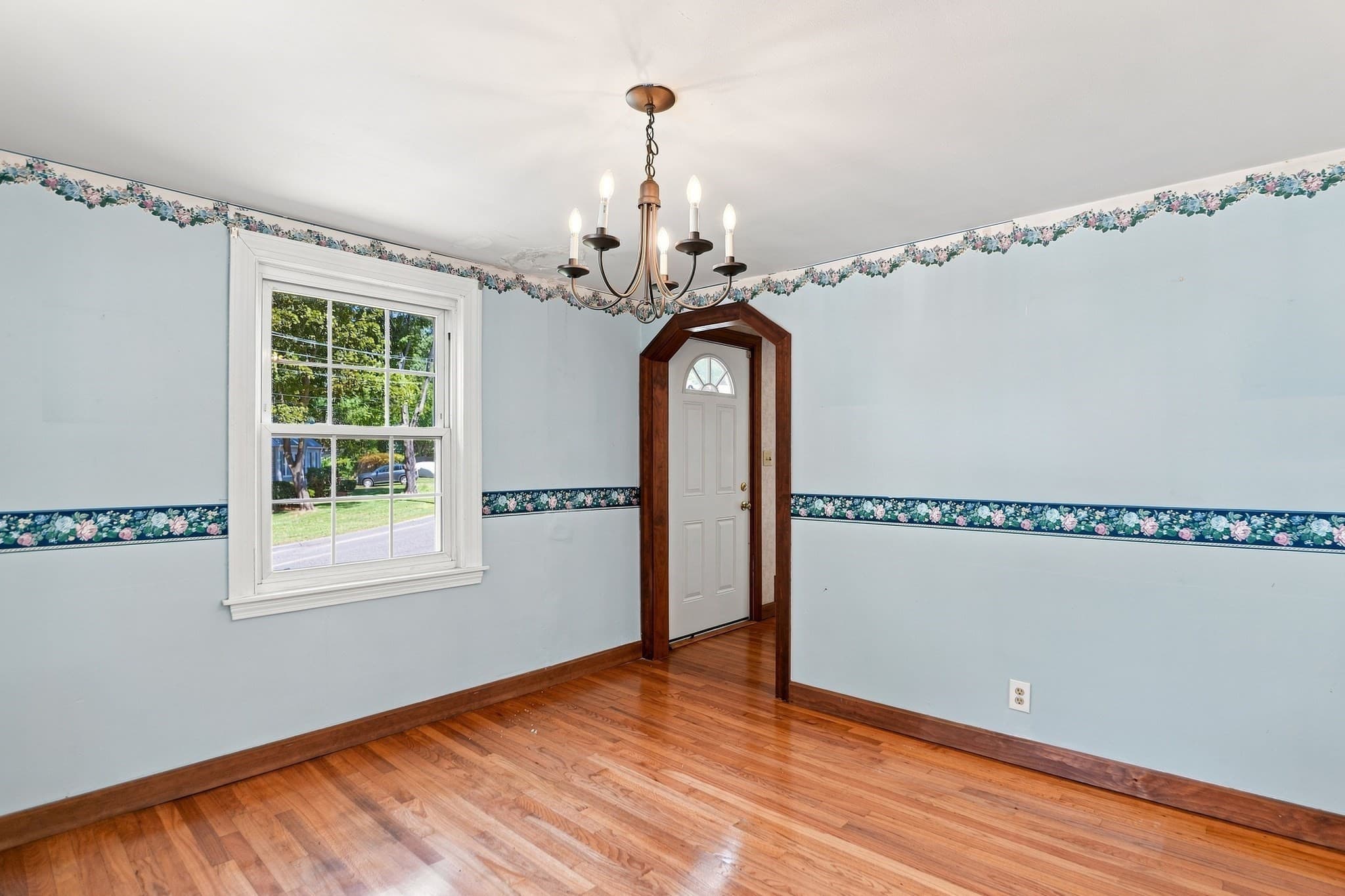 Single Family Residence at 23 Mayflower Road, Woburn MA 01801, Woburn, photo 14 of 42