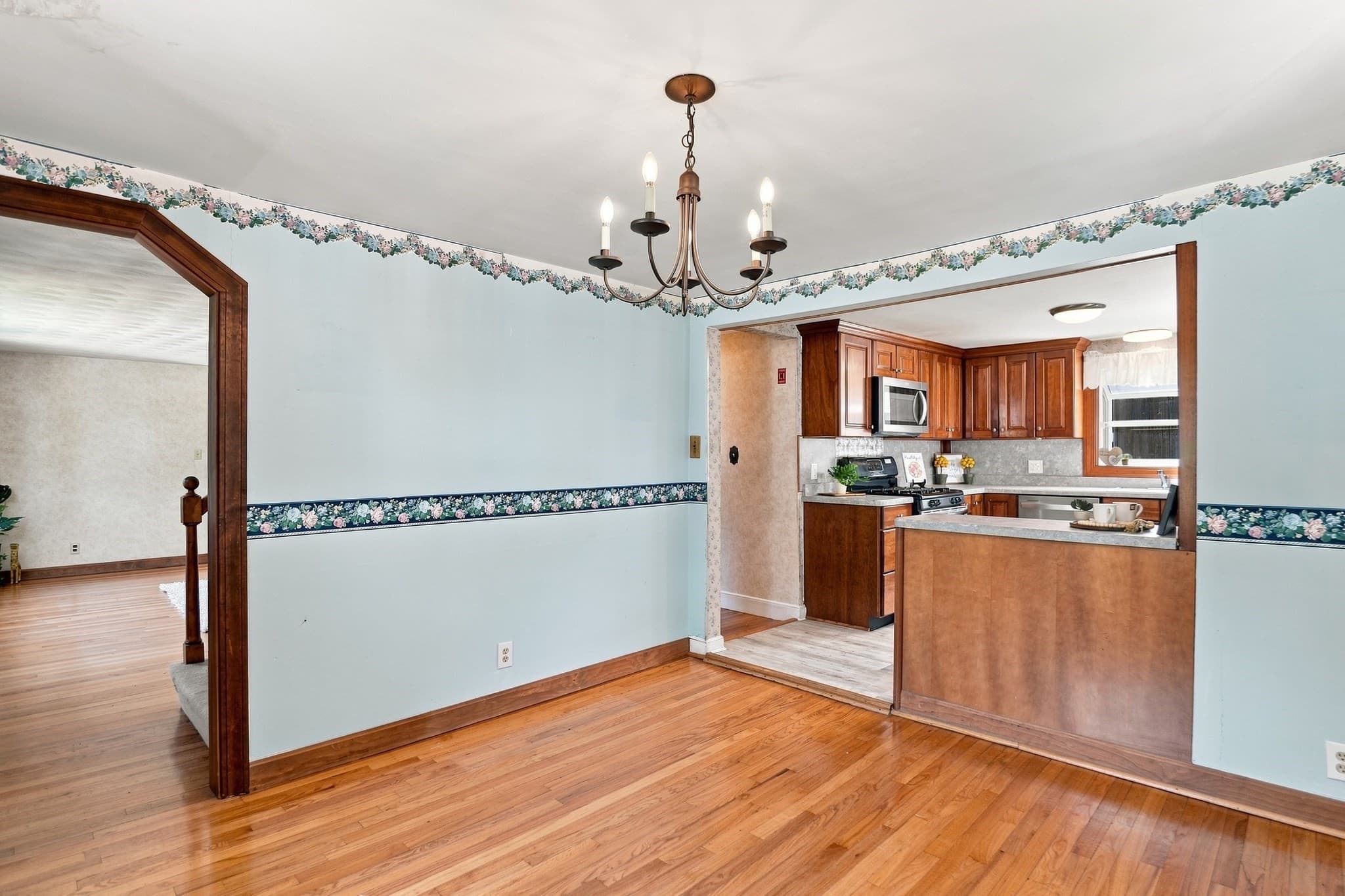 Single Family Residence at 23 Mayflower Road, Woburn MA 01801, Woburn, photo 11 of 42