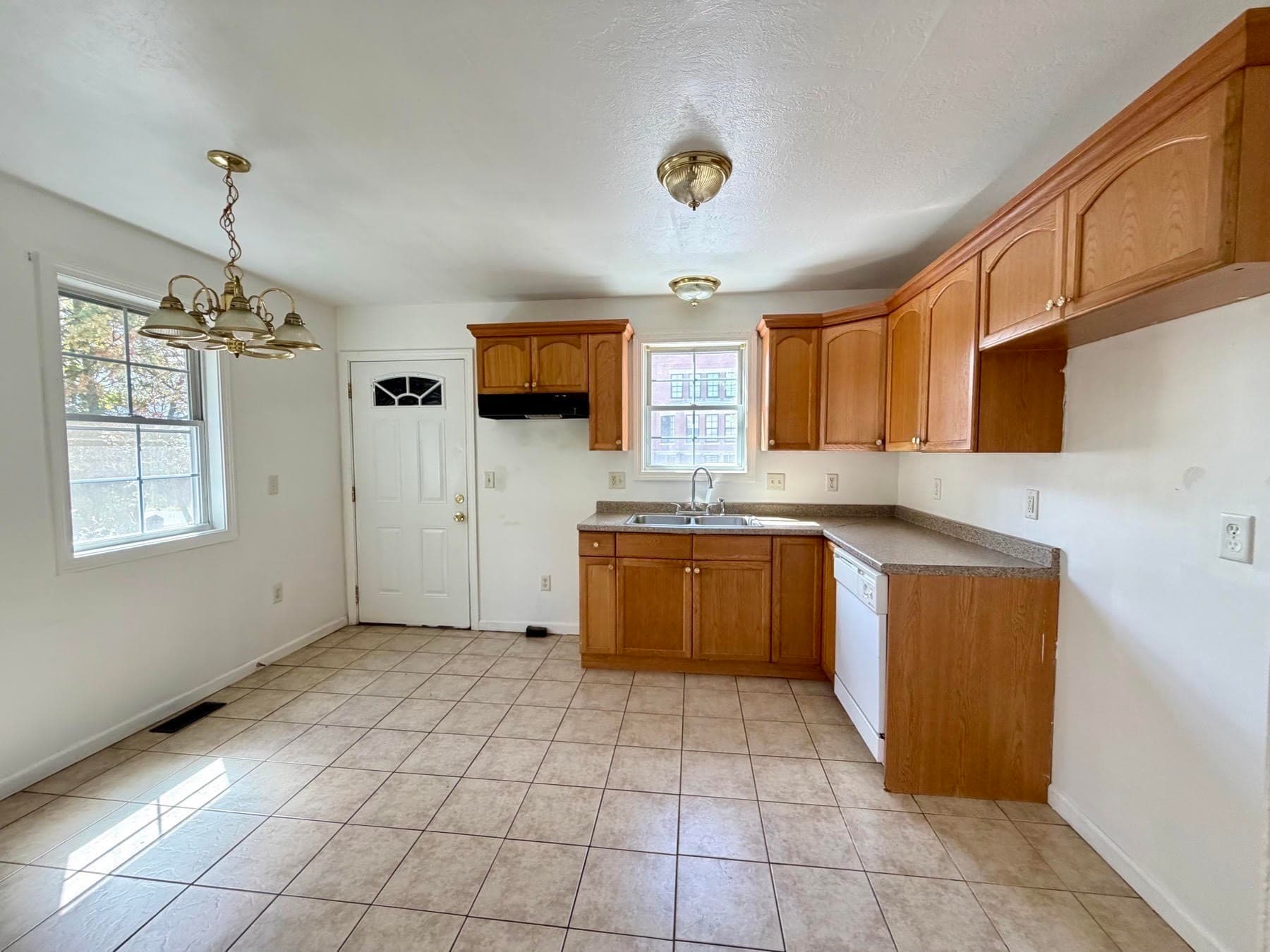 Duplex at 52-54 Reed St, Springfield MA 01109, Springfield, photo 6 of 21