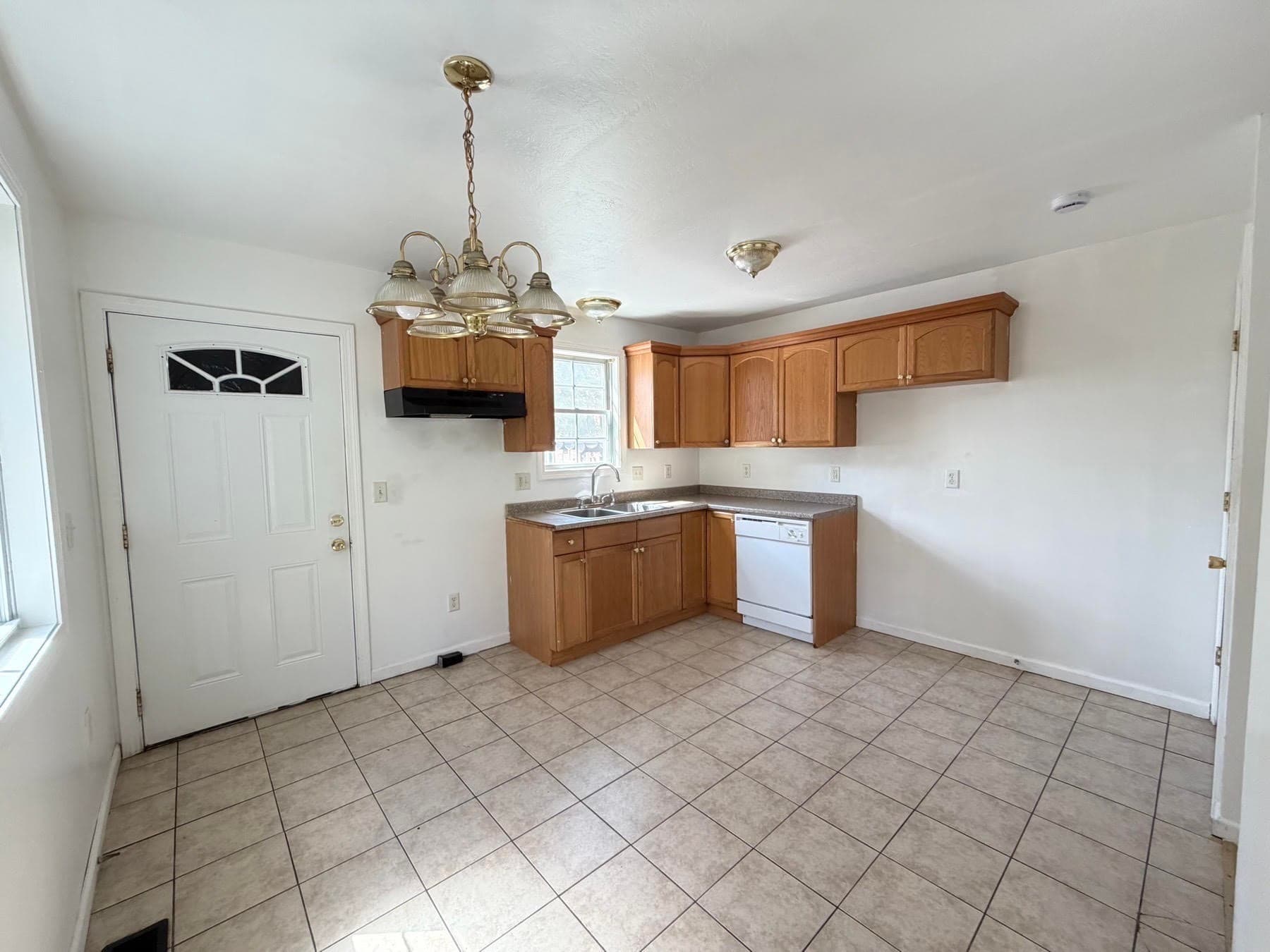 Duplex at 52-54 Reed St, Springfield MA 01109, Springfield, photo 7 of 21