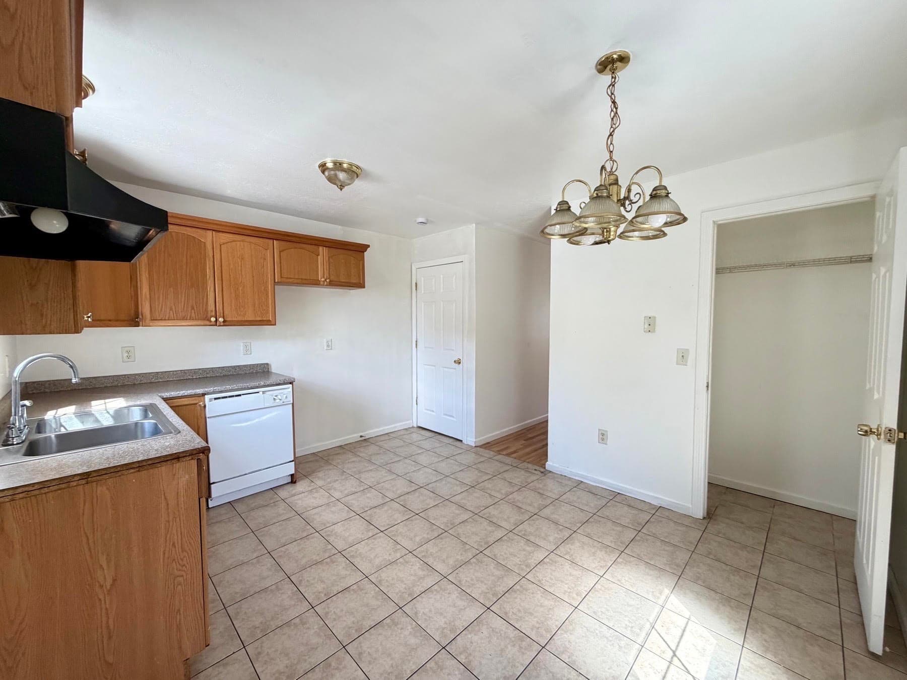 Duplex at 52-54 Reed St, Springfield MA 01109, Springfield, photo 8 of 21