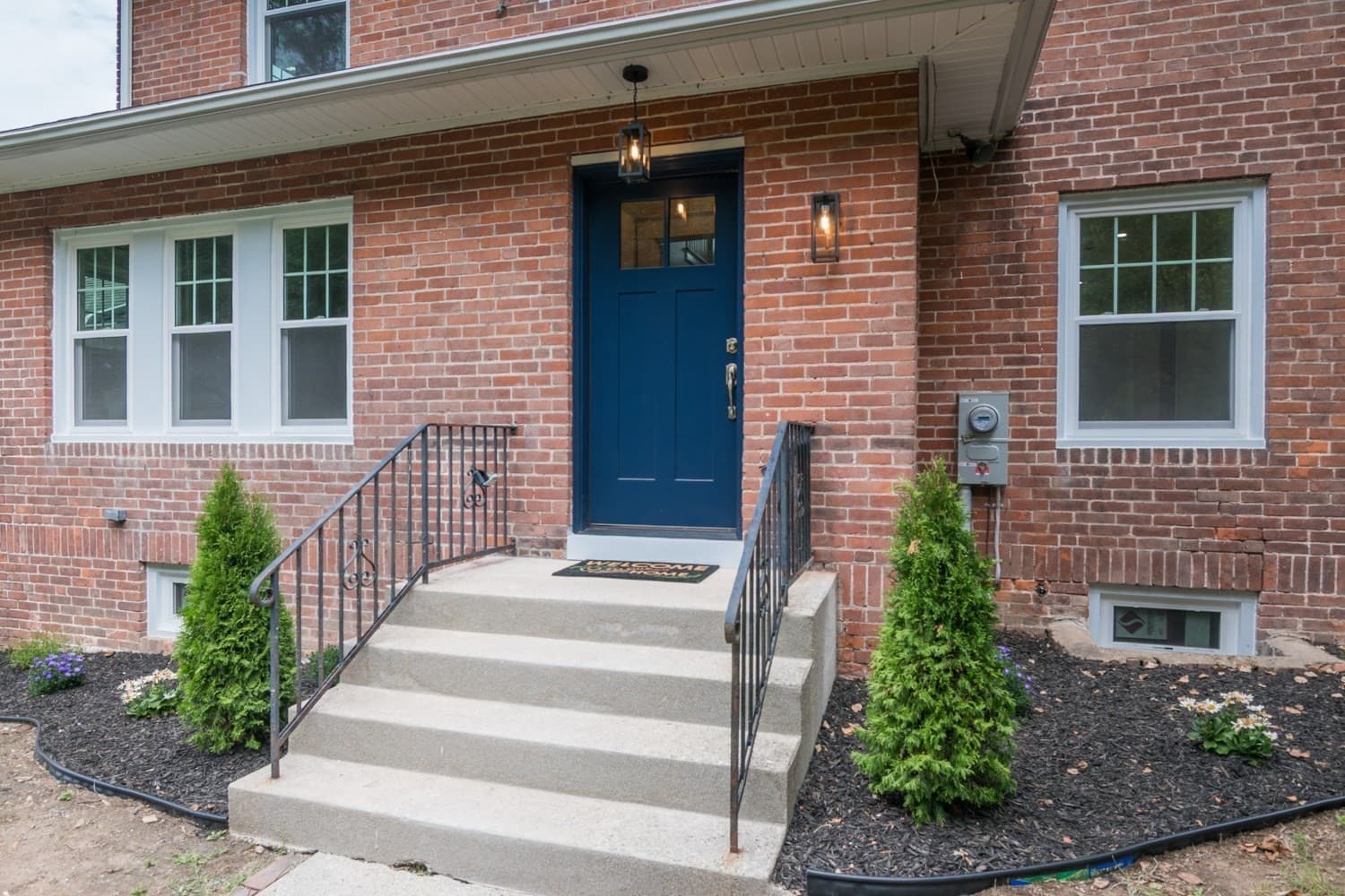Single Family Residence at 41 Dartmouth St, Holyoke MA 01040, Holyoke, photo 2 of 42