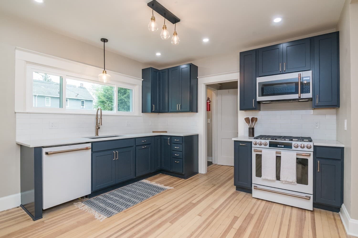 Single Family Residence at 41 Dartmouth St, Holyoke MA 01040, Holyoke, photo 16 of 42