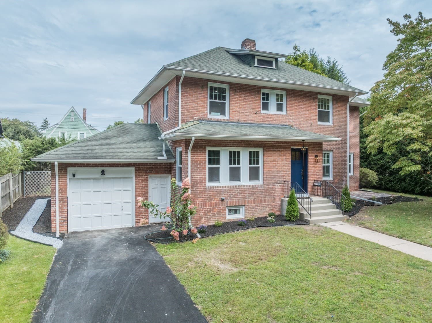Single Family Residence at 41 Dartmouth St, Holyoke MA 01040, Holyoke, photo 3 of 42