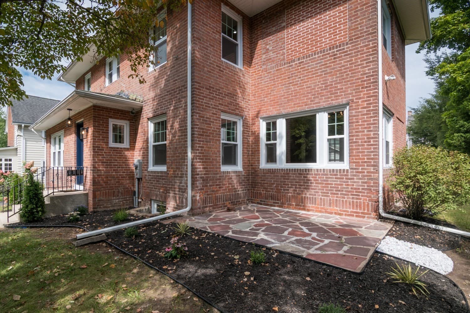 Single Family Residence at 41 Dartmouth St, Holyoke MA 01040, Holyoke, photo 5 of 42
