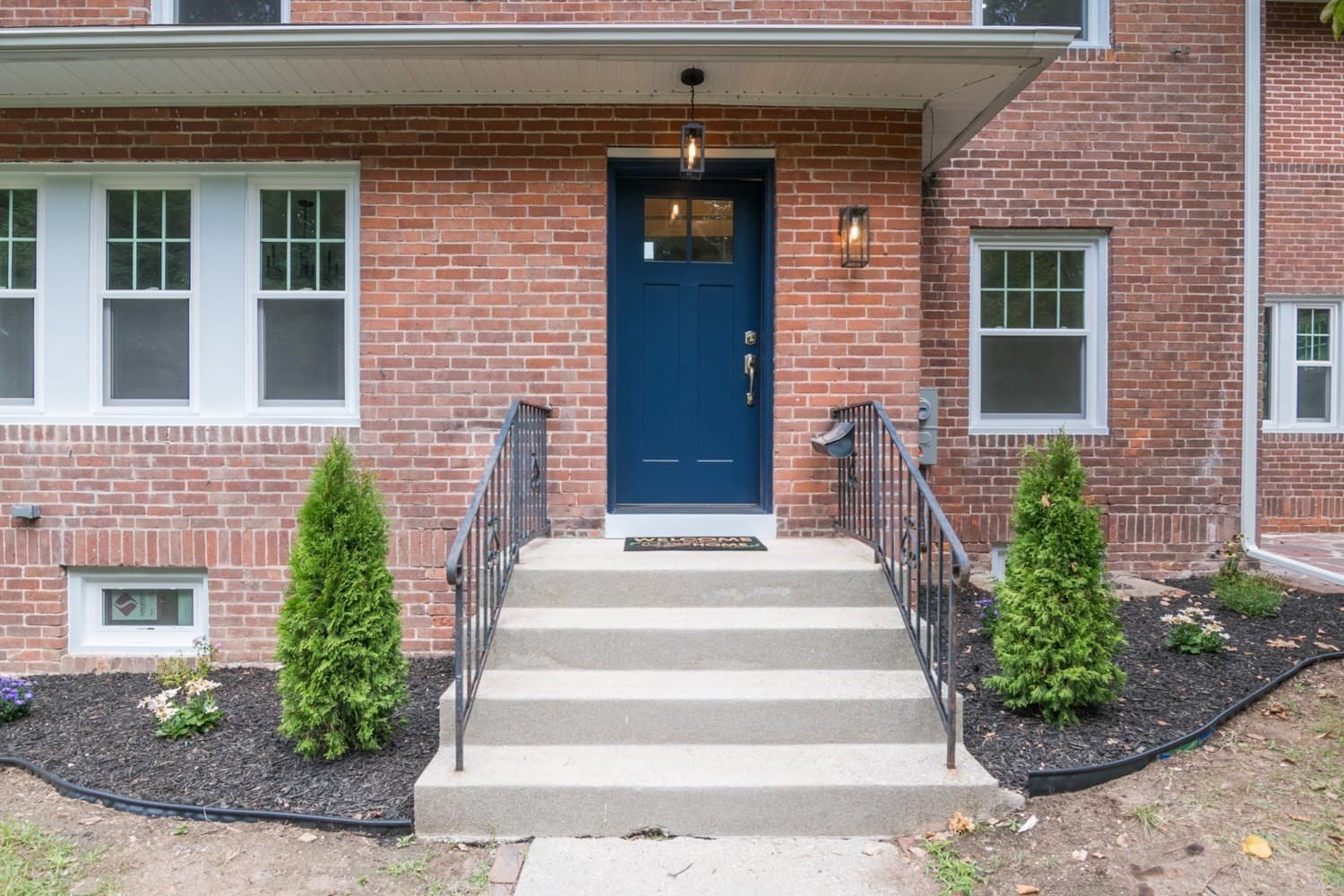 Single Family Residence at 41 Dartmouth St, Holyoke MA 01040, Holyoke, photo 4 of 42