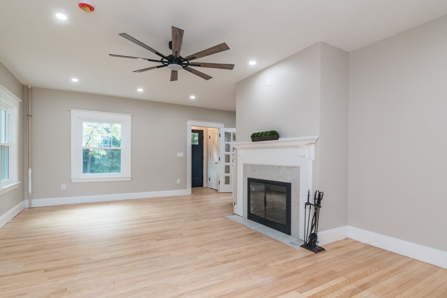 Single Family Residence at 41 Dartmouth St, Holyoke MA 01040, Holyoke, photo 8 of 42