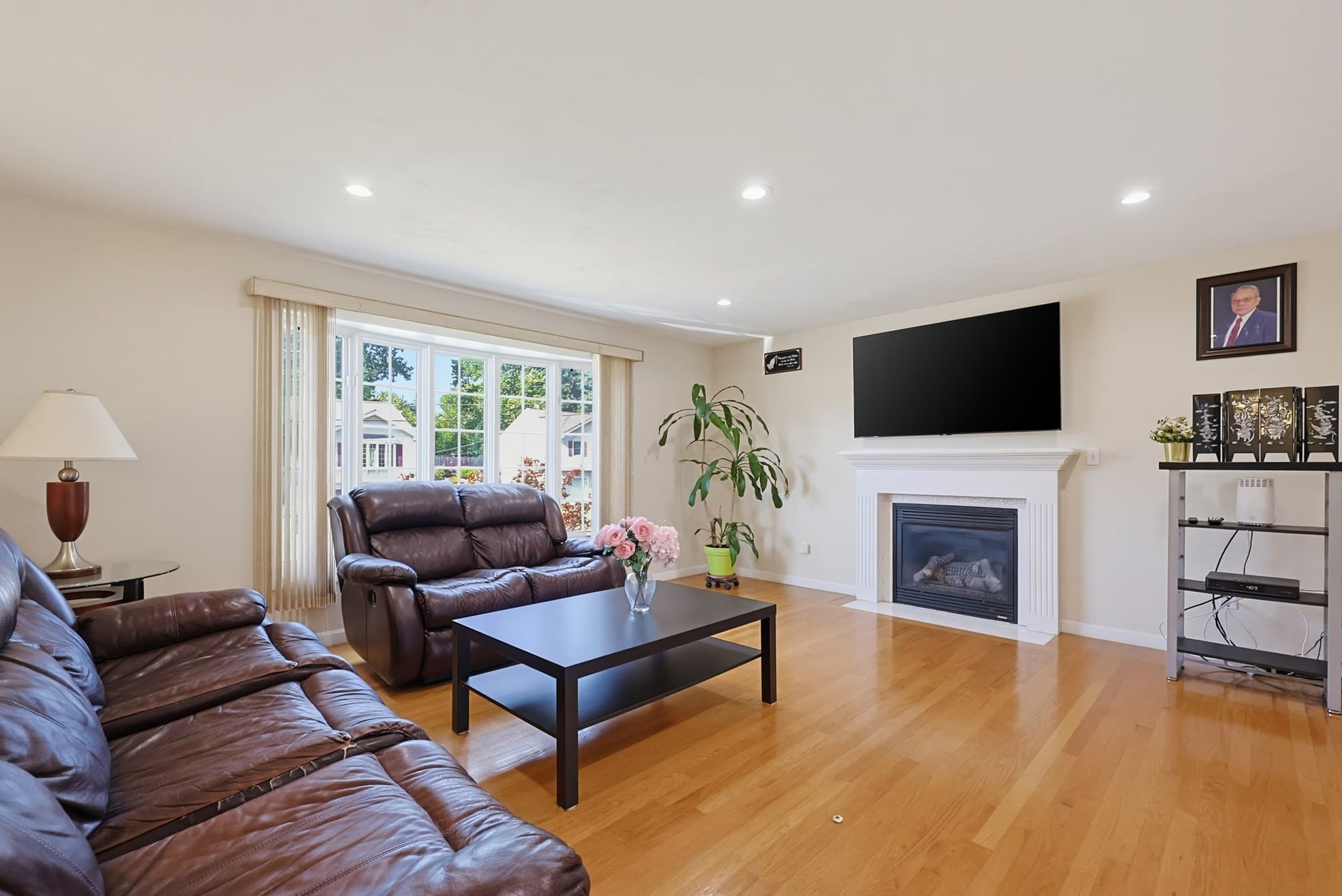 Single Family Residence at 5 Ivy Cir, Randolph MA 02368, Randolph, photo 4 of 36