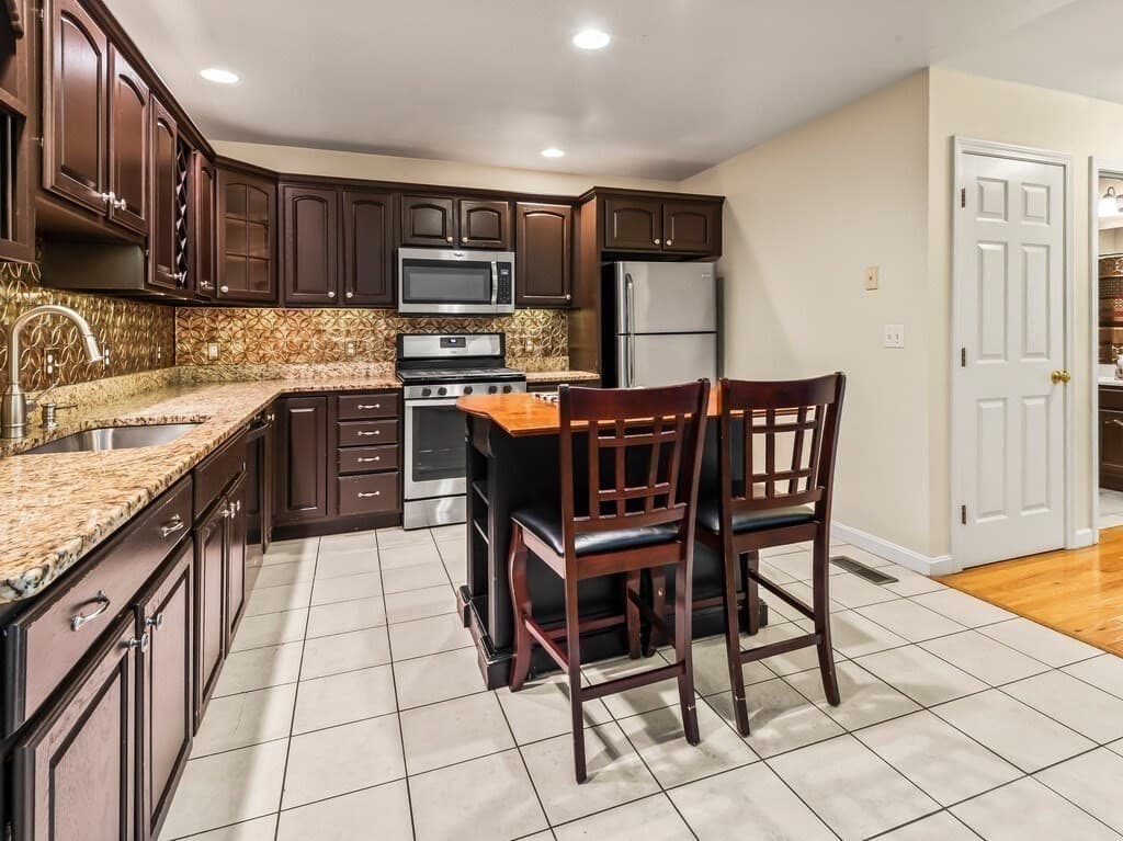 Condominium at 92 Colonial Dr # 92, Sturbridge MA 01566, Sturbridge, photo 6 of 42