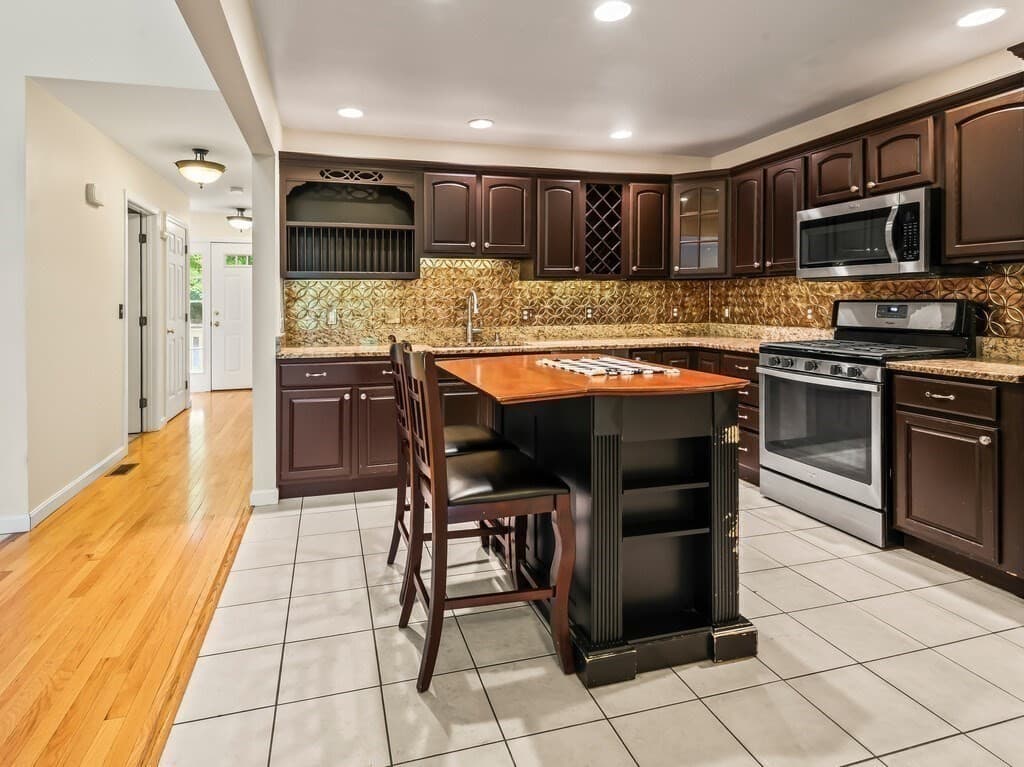 Condominium at 92 Colonial Dr # 92, Sturbridge MA 01566, Sturbridge, photo 7 of 42