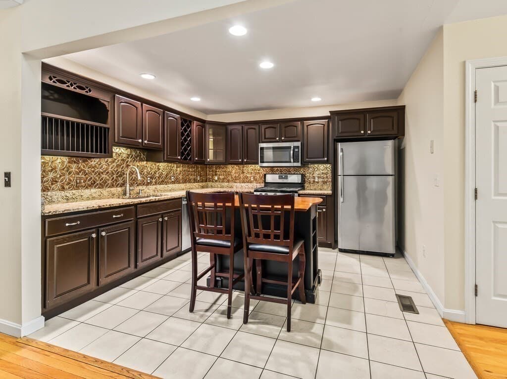 Condominium at 92 Colonial Dr # 92, Sturbridge MA 01566, Sturbridge, photo 5 of 42