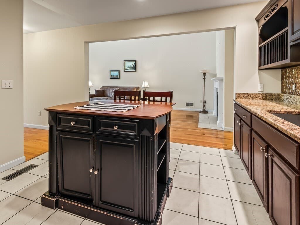 Condominium at 92 Colonial Dr # 92, Sturbridge MA 01566, Sturbridge, photo 8 of 42