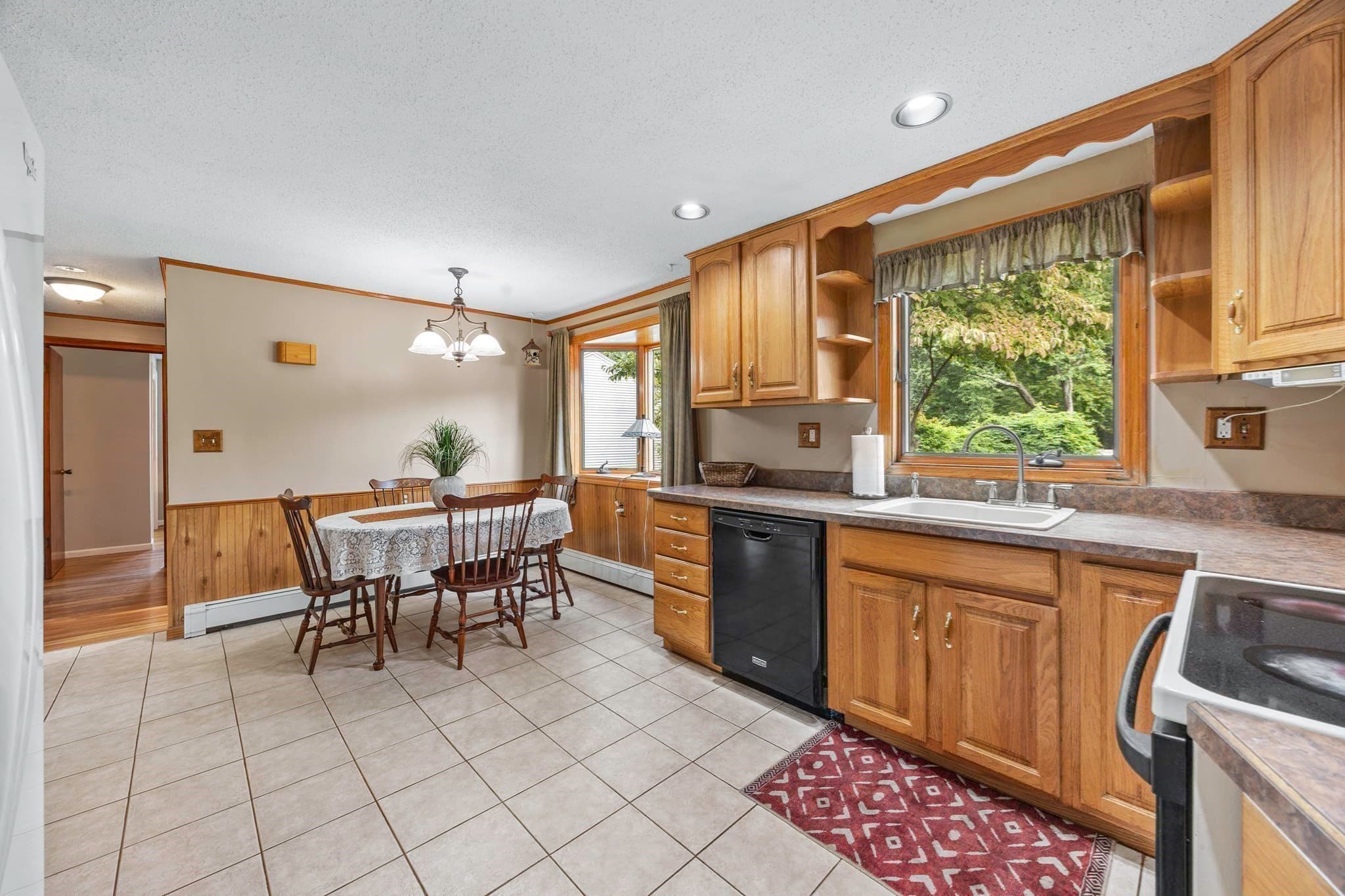 Single Family Residence at 254 Mccarthy Ave, Chicopee MA 01020, Chicopee, photo 4 of 36