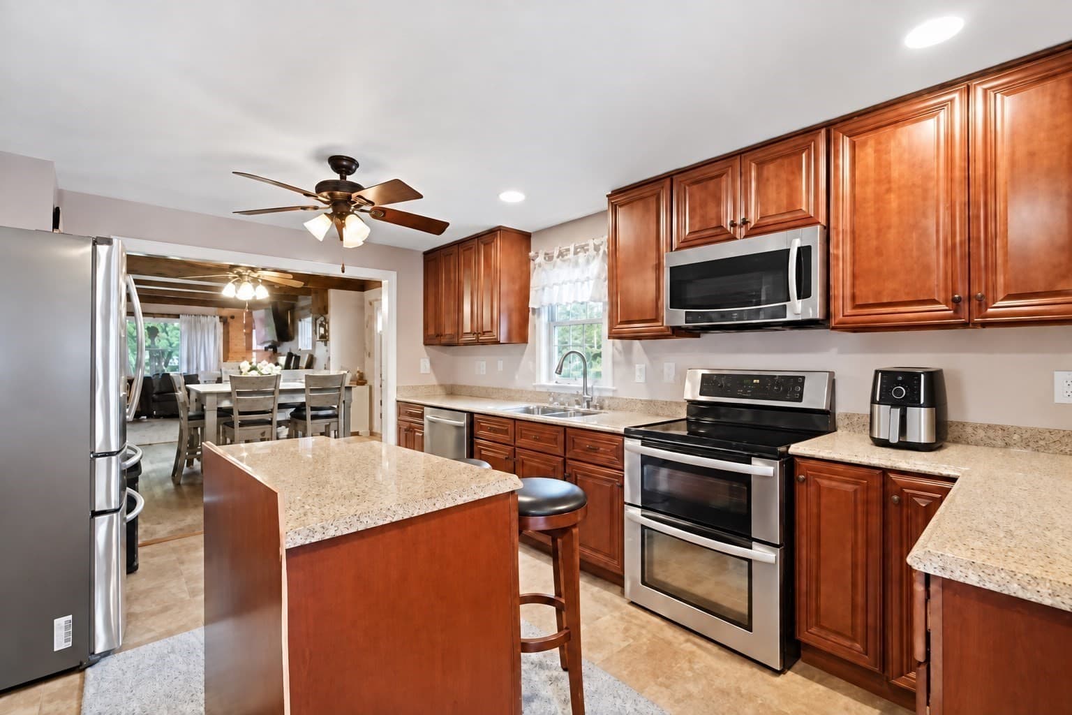 Single Family Residence at 28 Dalton Pl, Springfield MA 01109, Springfield, photo 2 of 26