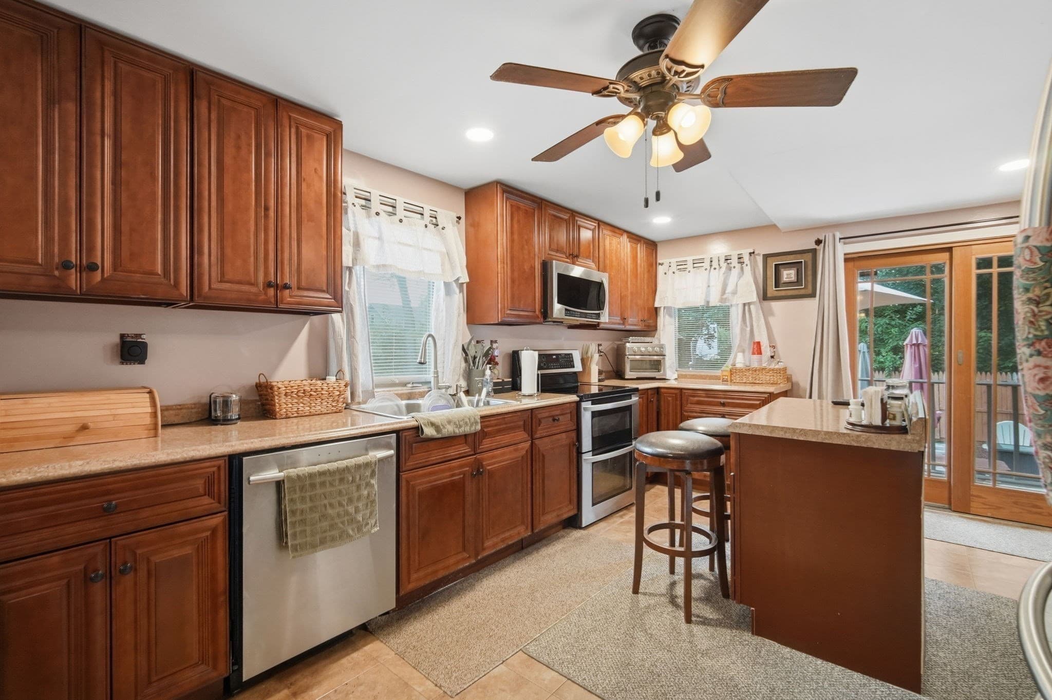 28 Dalton Pl, Springfield MA 01109