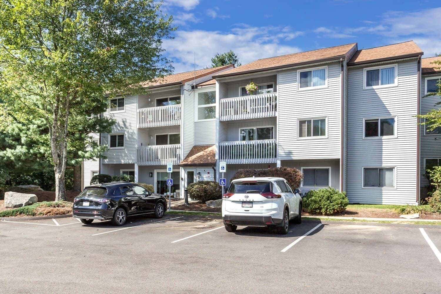 Condominium at 802 Franklin Crossing # 802, Franklin MA 02038, Franklin, photo 33 of 34