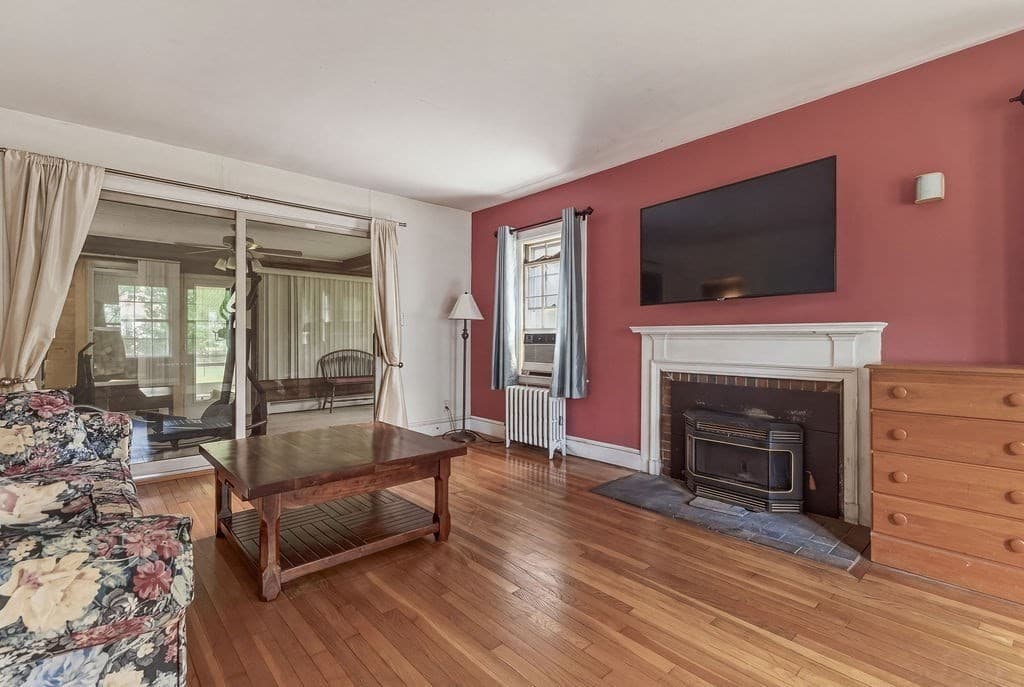 Single Family Residence at 1248 Pleasant St, Brockton MA 02301, Brockton, photo 9 of 41