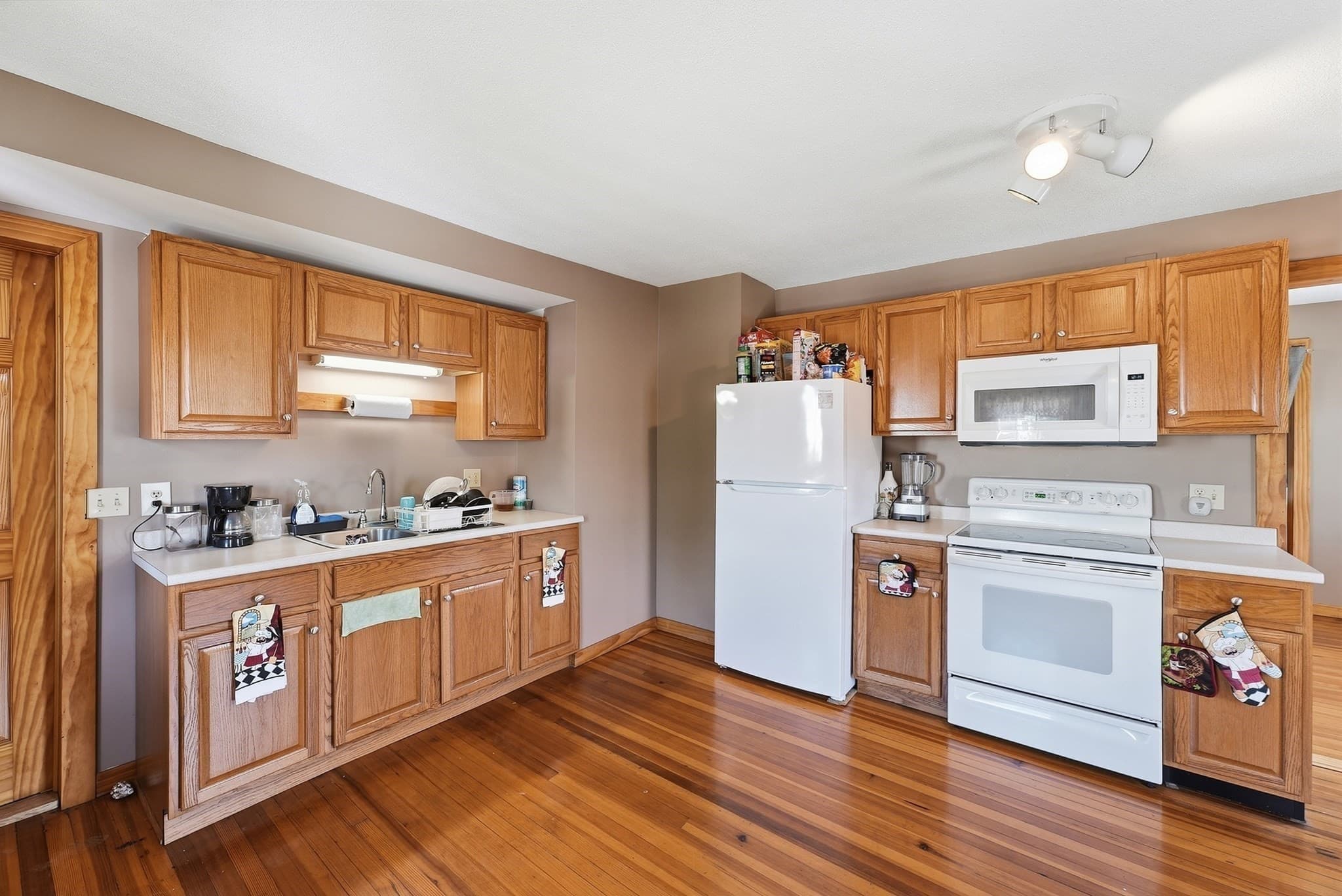 Multi Family at 102 Lemuel Ave, Chicopee MA 01013, Chicopee, photo 14 of 40